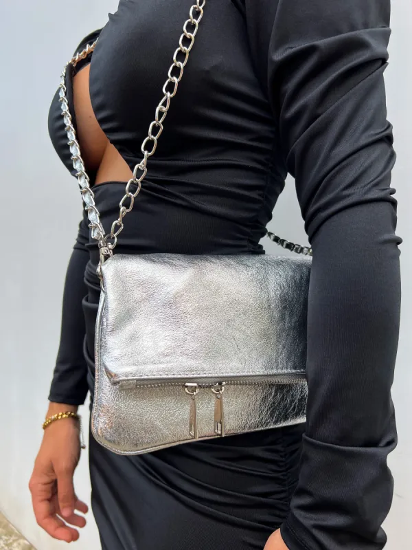 Bolso piel cadenas plata sold by Sorellas