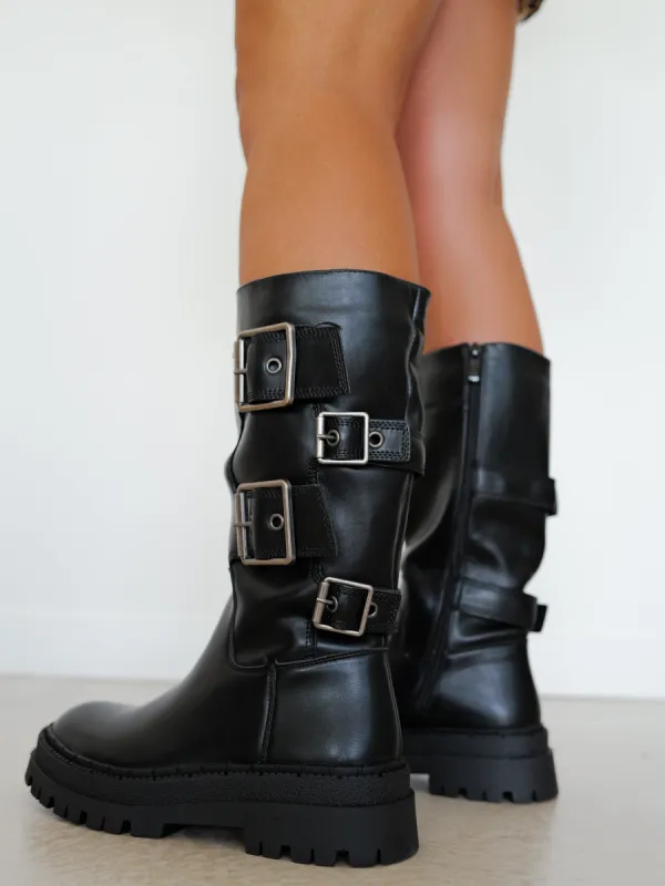 Bota biker hebillas negra sold by Sorellas