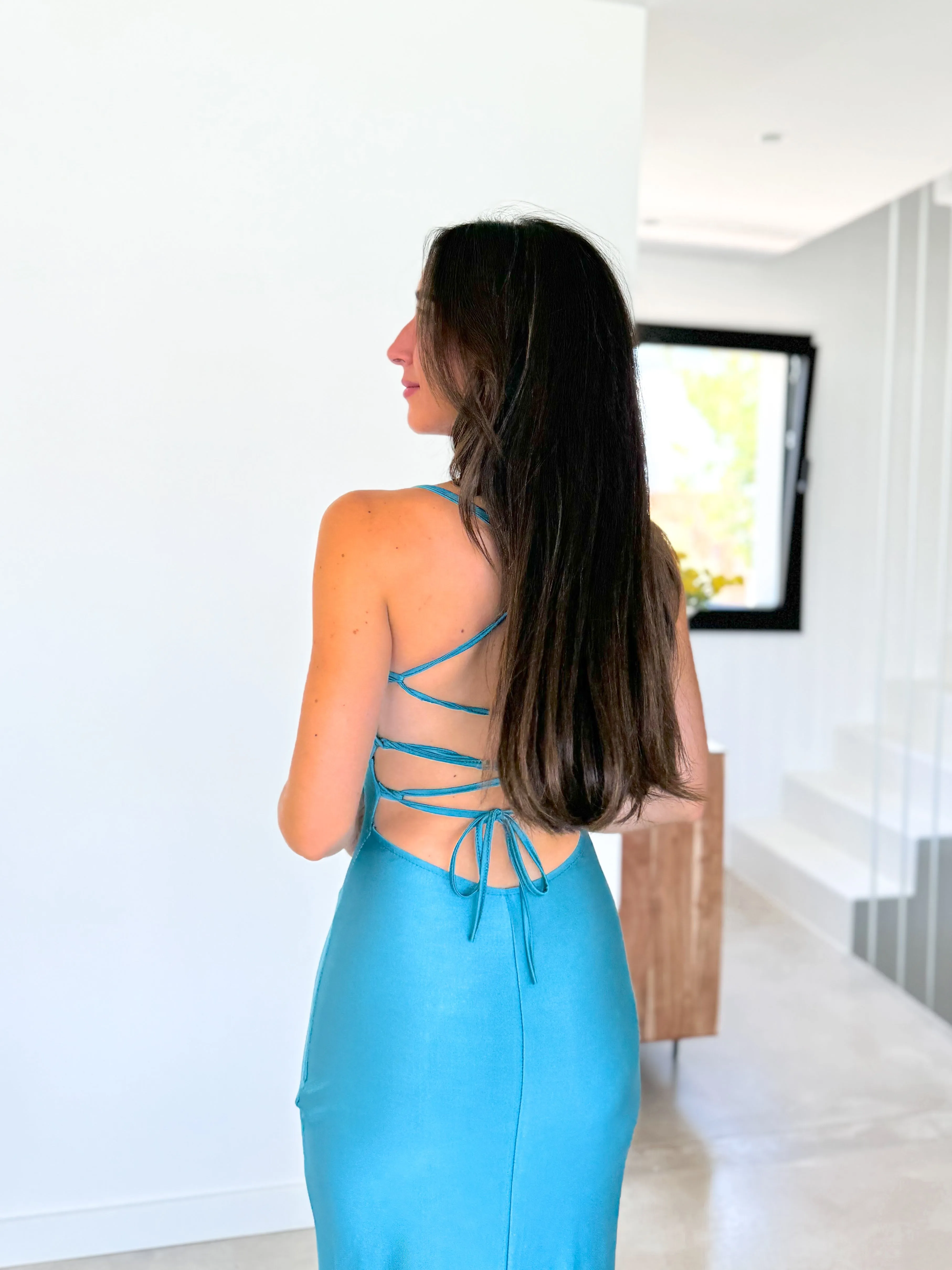 Vestido pico satin entrelazado turquesa sold by Sorellas product image thumbnail 5