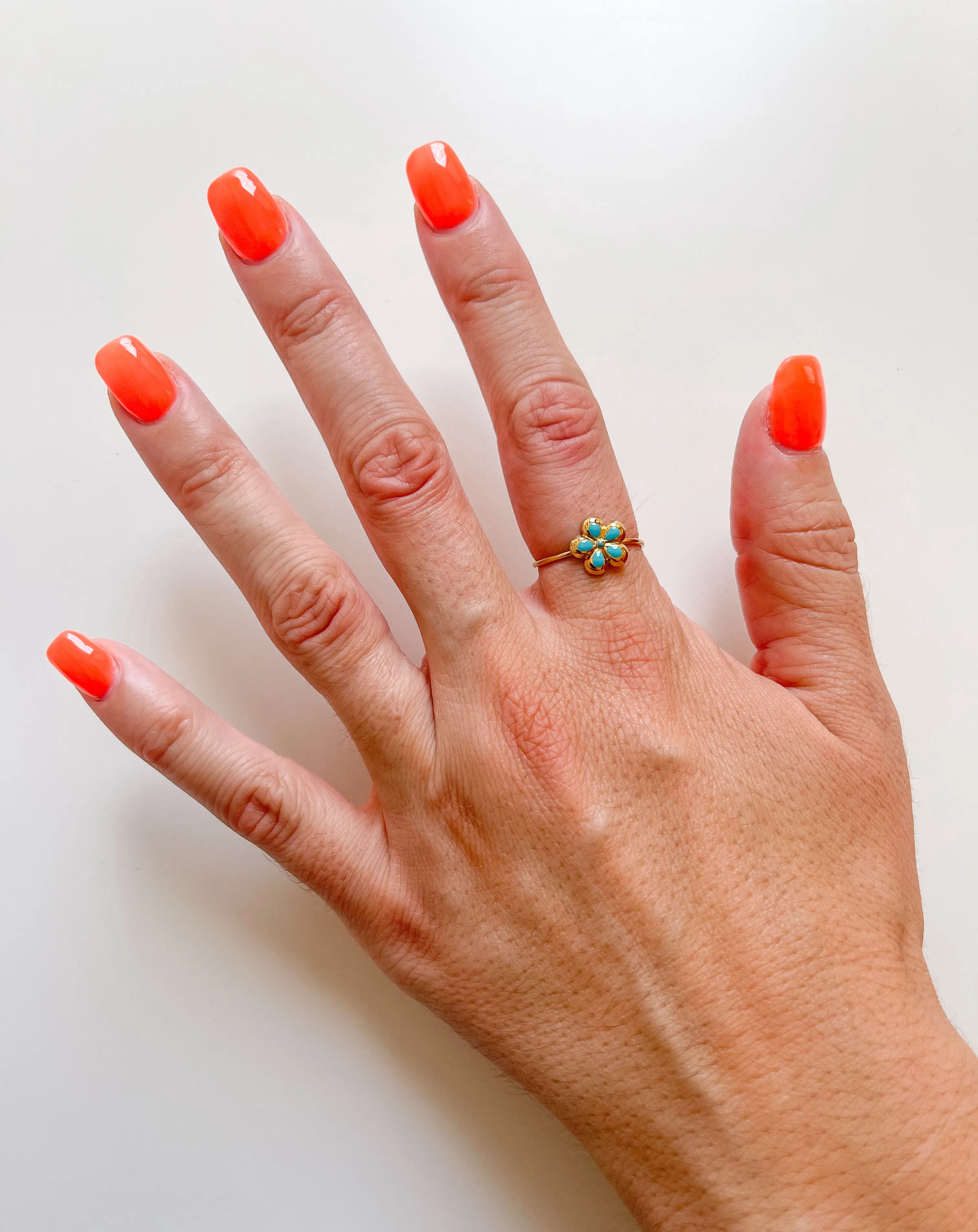 Anillo dorado flor azul sold by Sorellas product image thumbnail 2