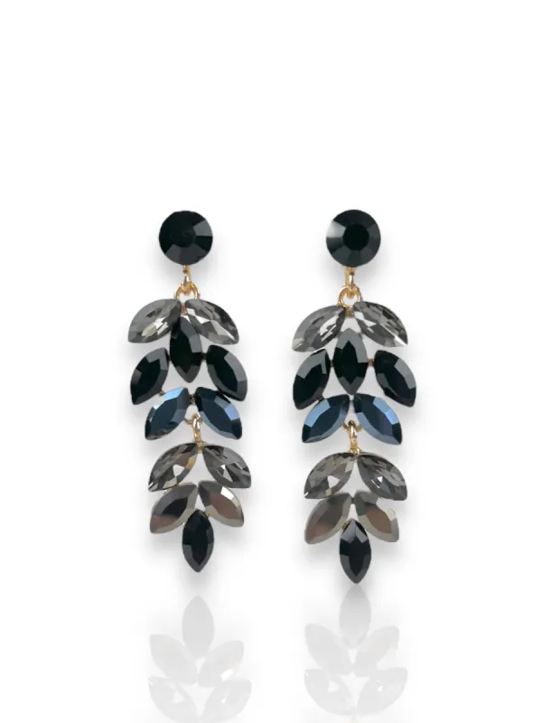 Pendientes cascada hebras gris sold by Sorellas