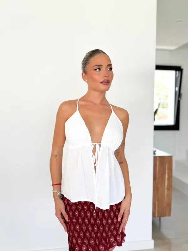 Crop top pico abertura blanco sold by Sorellas