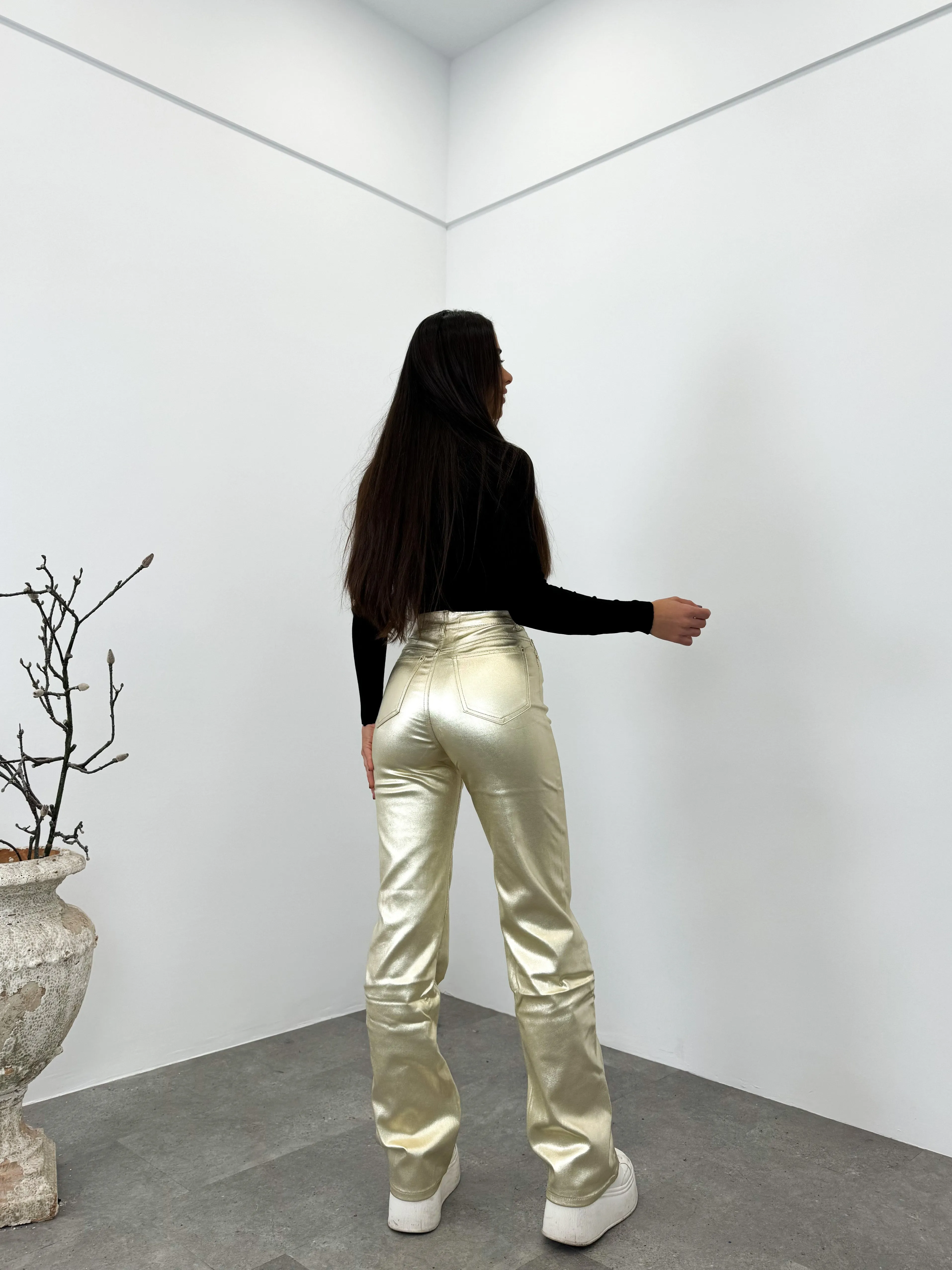 Pantalón straight metalizado dorado sold by Sorellas product image thumbnail 2