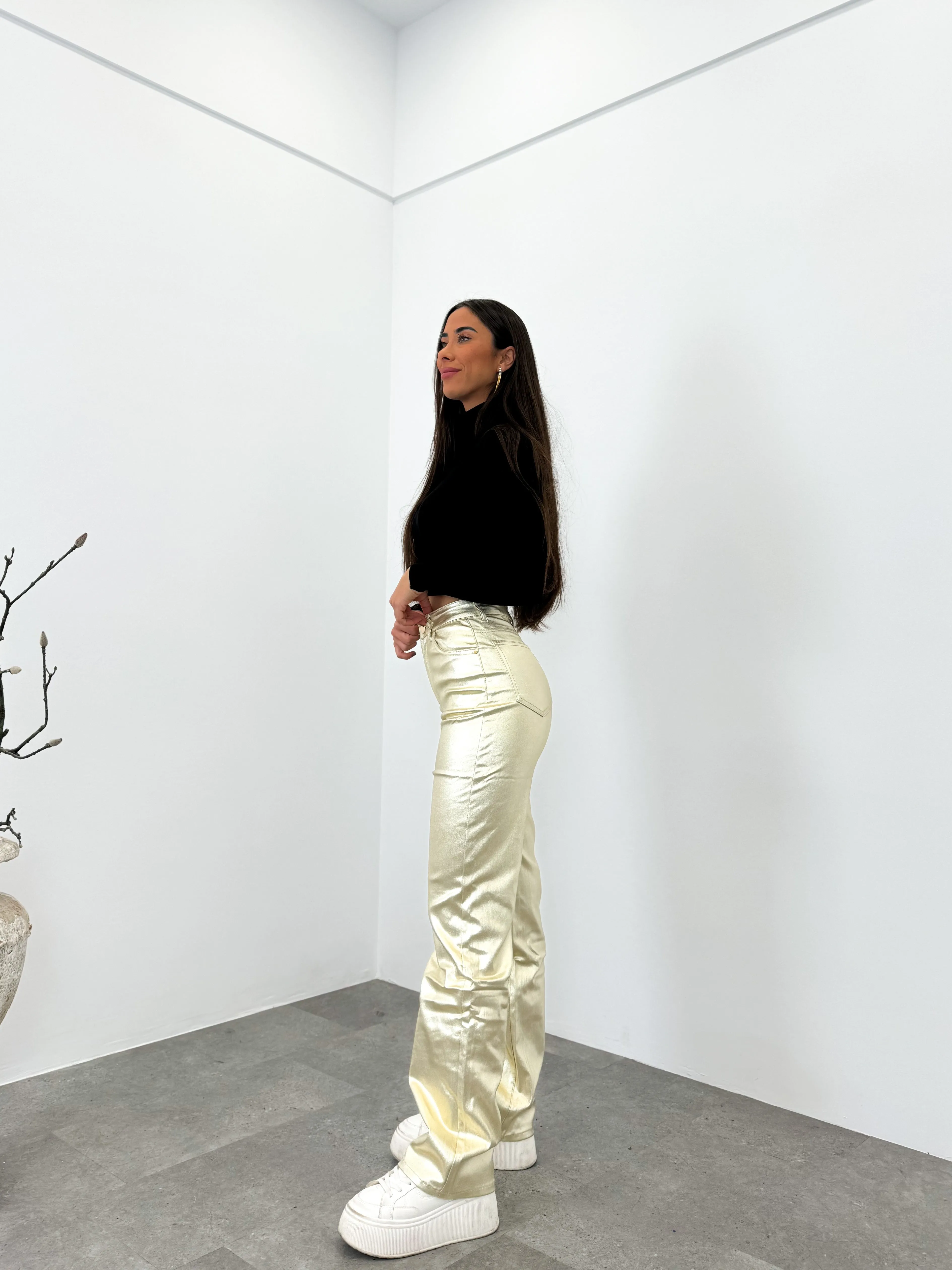 Pantalón straight metalizado dorado sold by Sorellas product image thumbnail 3