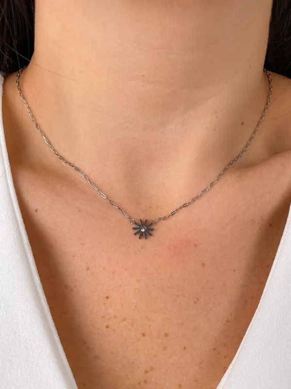 Collar fino plateado sol brillante sold by Sorellas