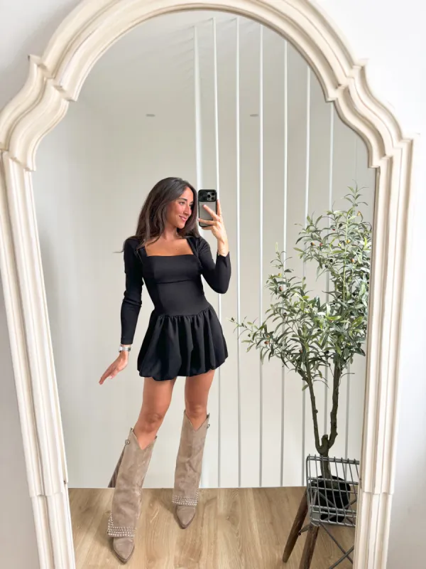 Vestido mini pomposo negro sold by Sorellas