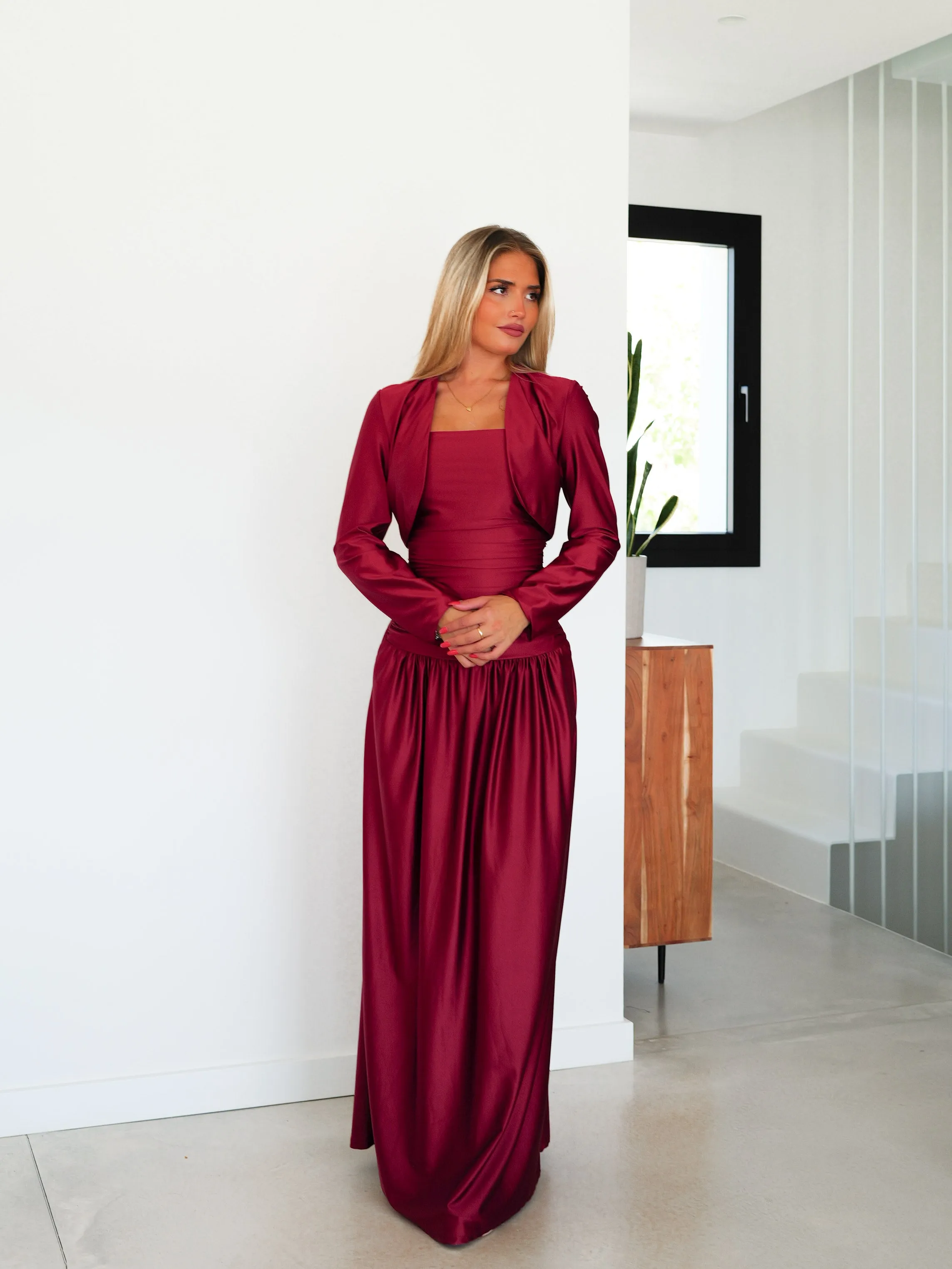 Chaqueta torera crop satin burdeos sold by Sorellas product image thumbnail 3