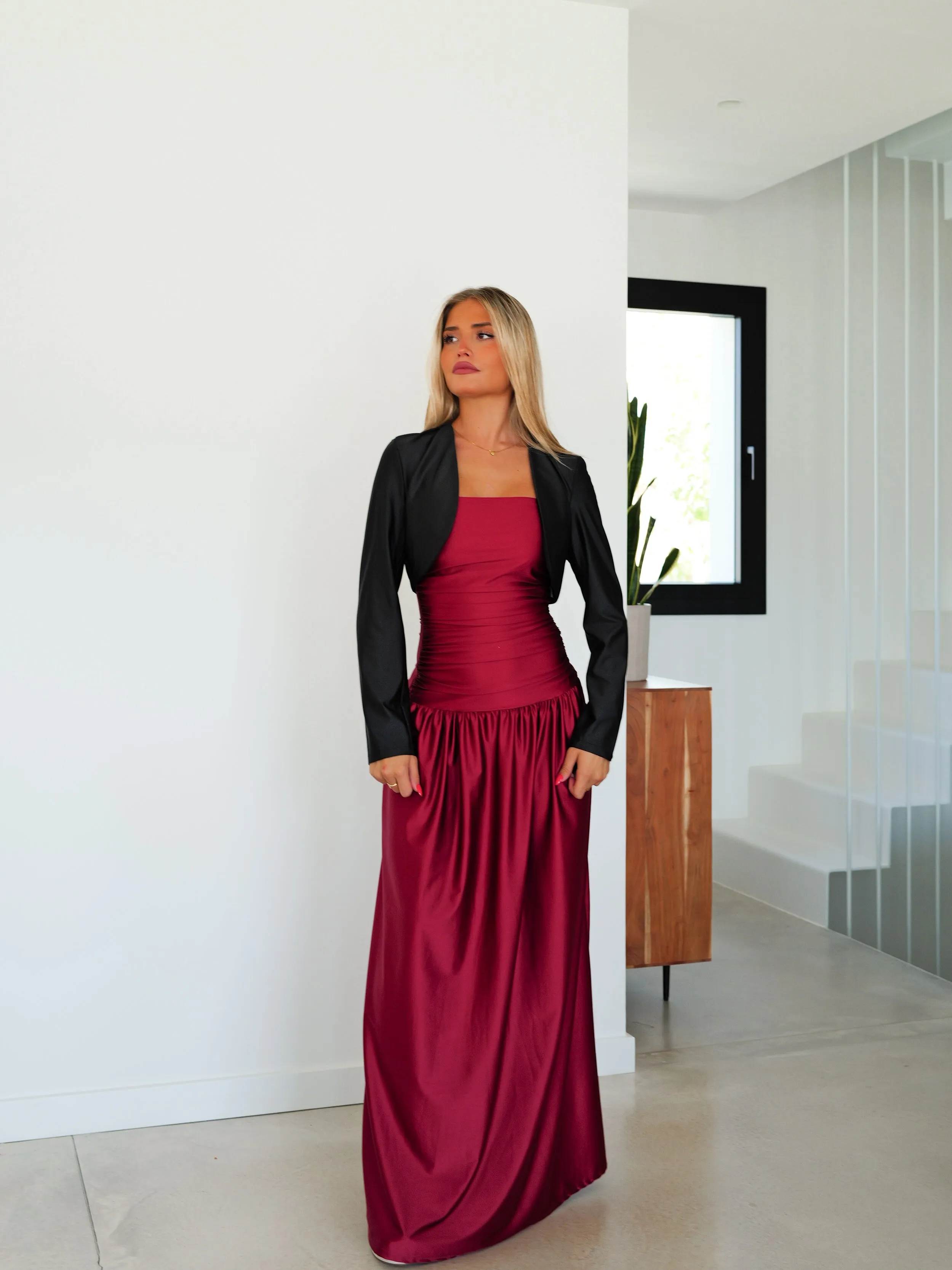 Chaqueta torera crop satin negra sold by Sorellas product image thumbnail 3