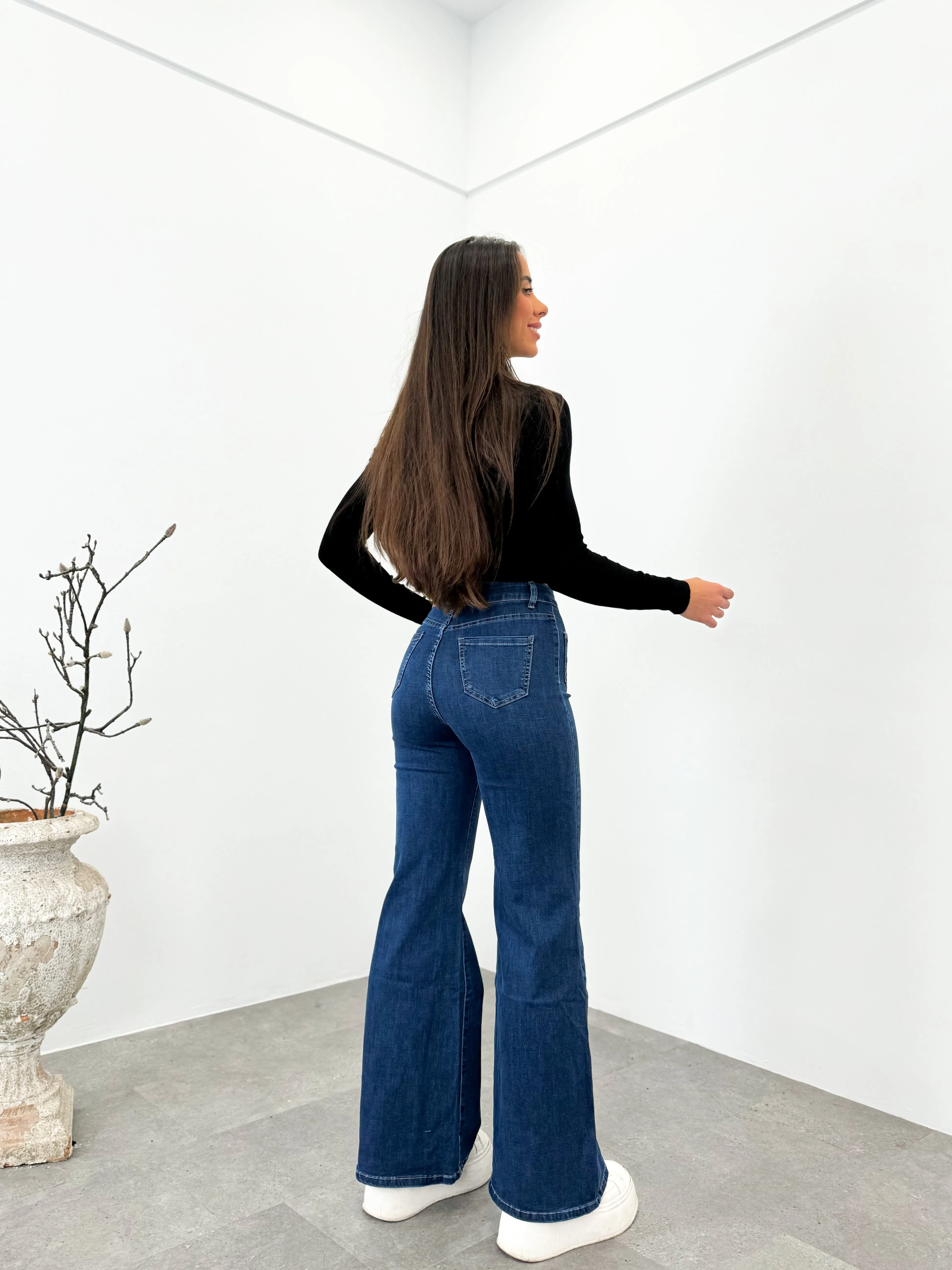 Pantalón vaquero campana botones sold by Sorellas product image thumbnail 4