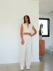 Conjunto cropped traje beige sold by Sorellas