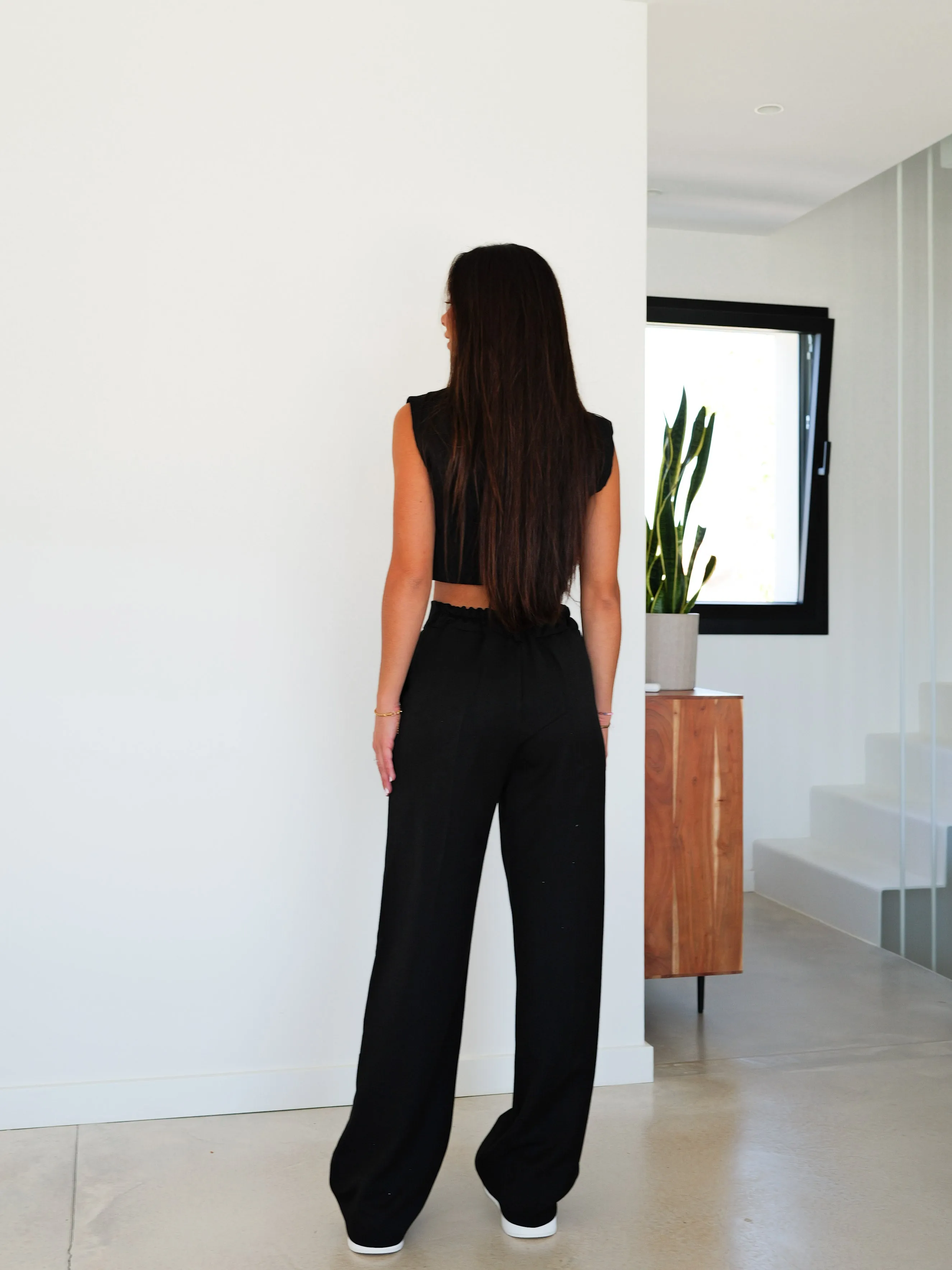 Conjunto cropped traje negro sold by Sorellas product image thumbnail 3