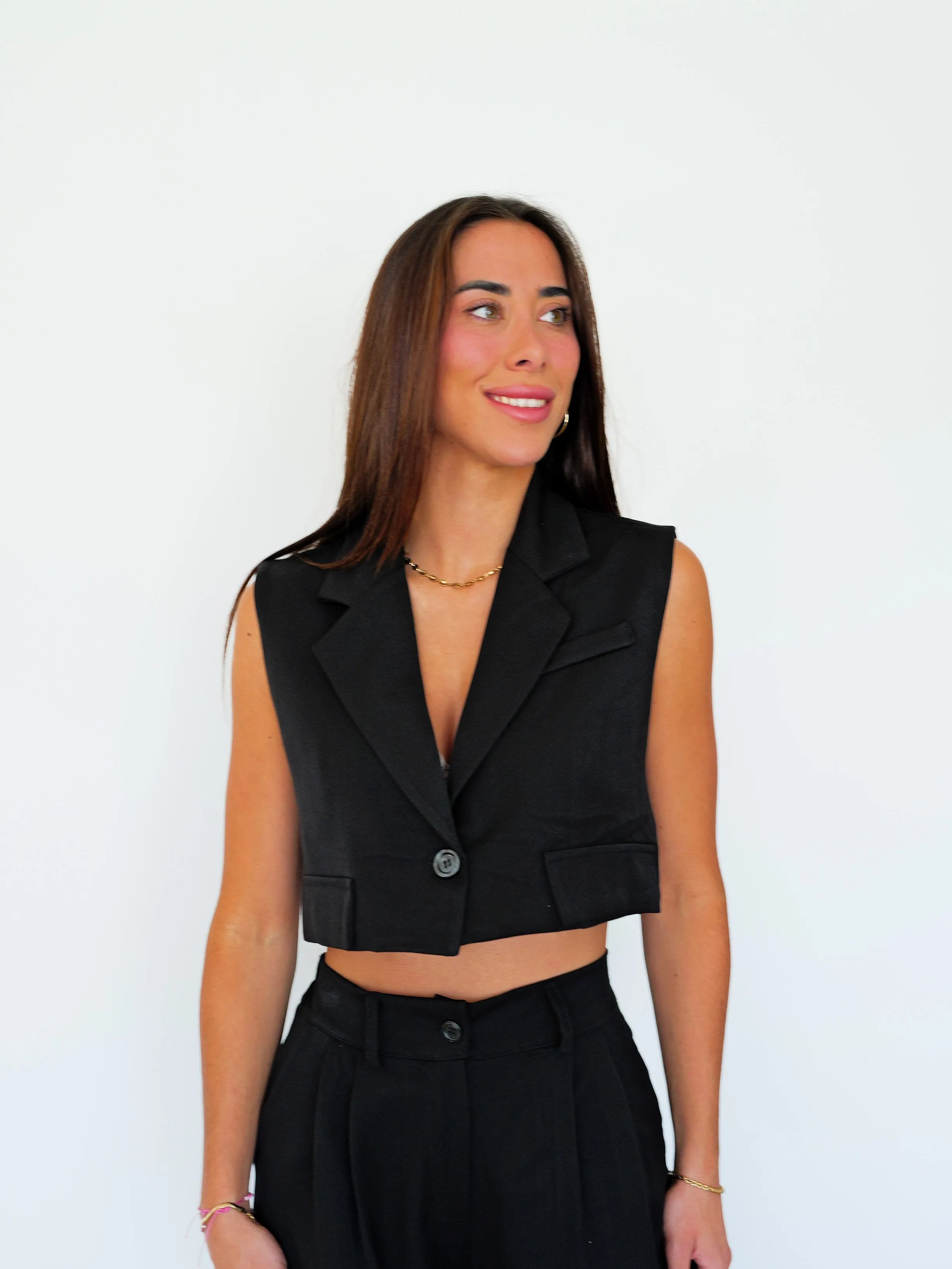 Conjunto cropped traje negro sold by Sorellas product image thumbnail 2