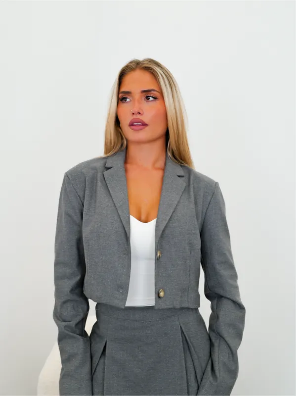 Blazer cropped conjunto gris sold by Sorellas