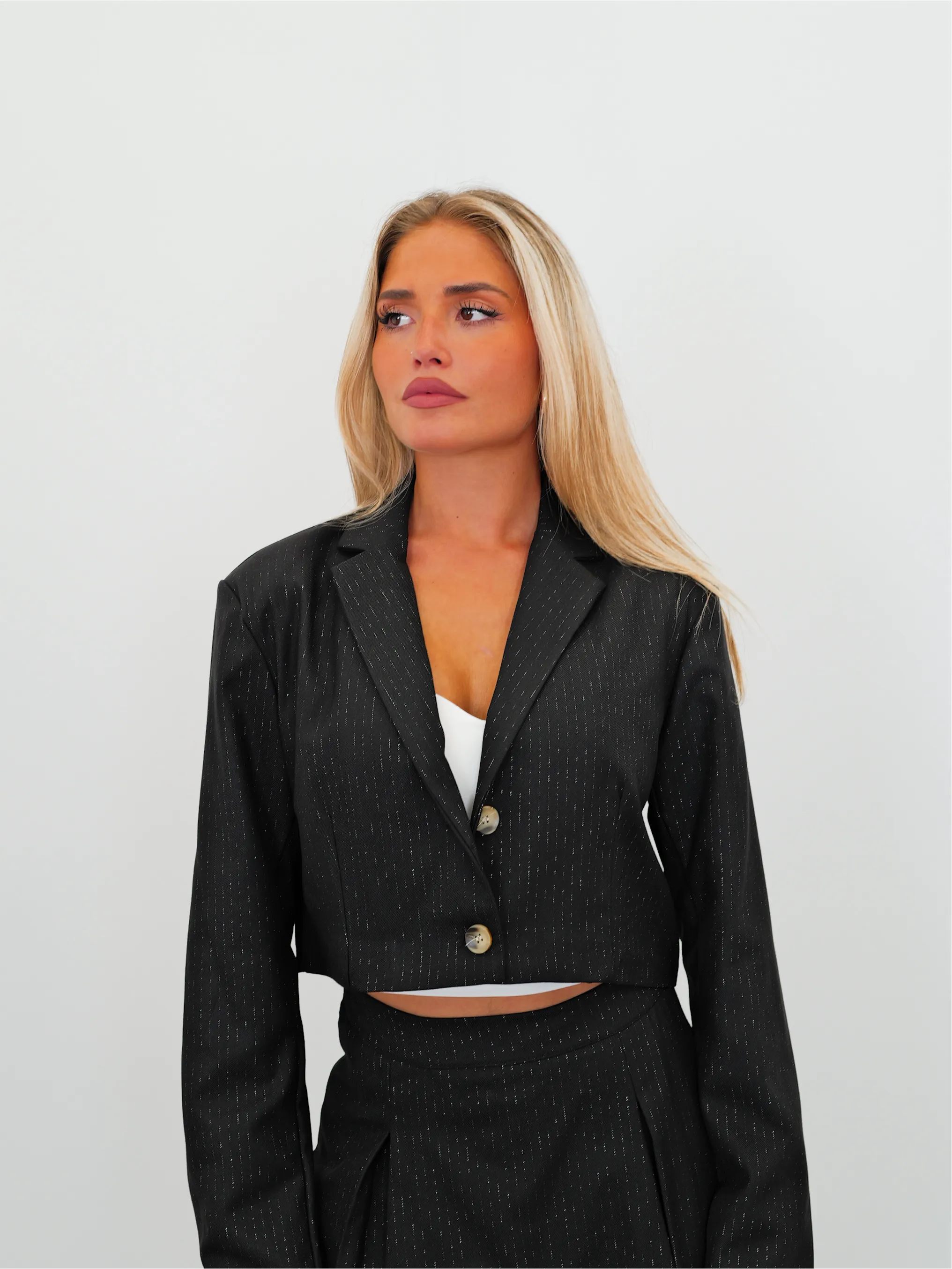 Blazer cropped conjunto negra sold by Sorellas