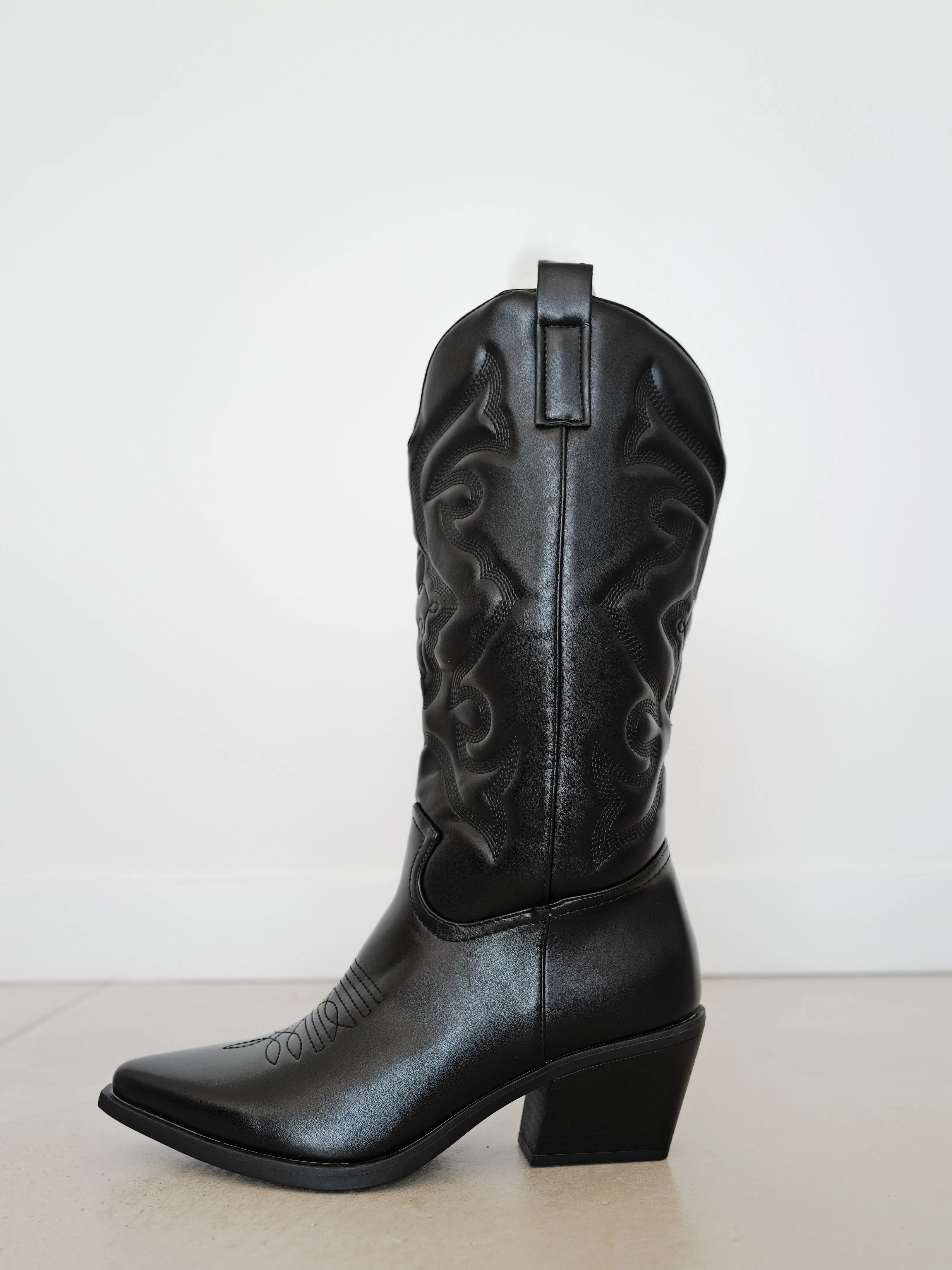 Bota efecto piel cowboy negro sold by Sorellas product image thumbnail 5