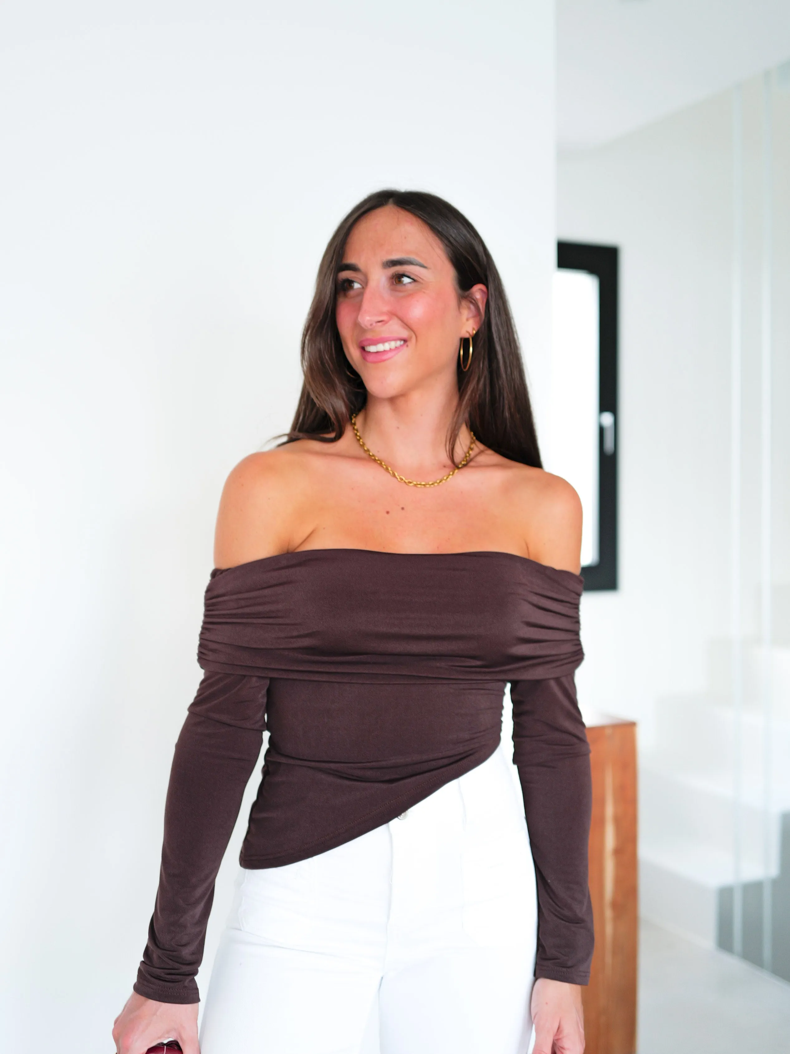 Top asimétrico barco chocolate sold by Sorellas