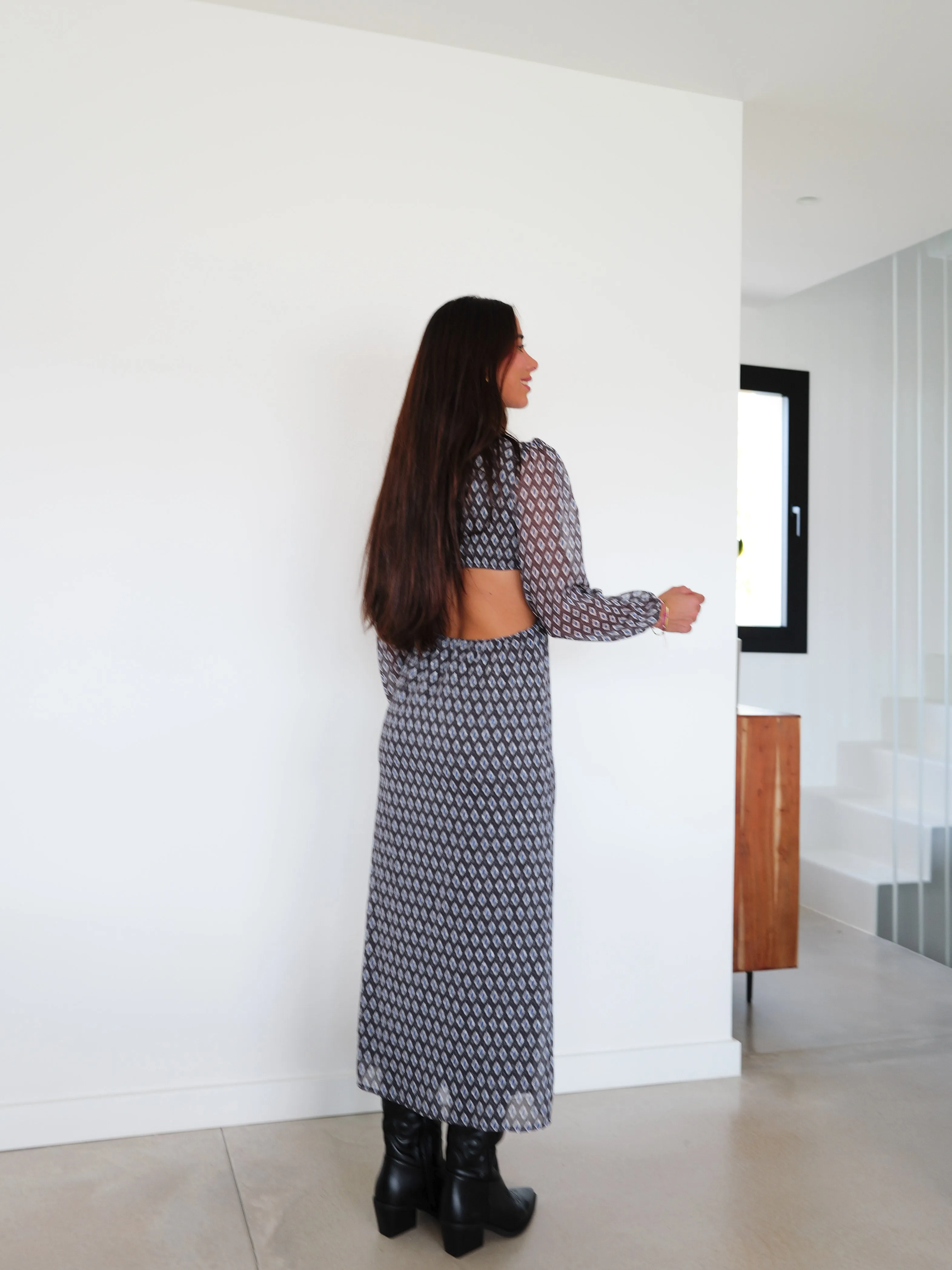 Vestido largo aberturas azul sold by Sorellas product image thumbnail 4