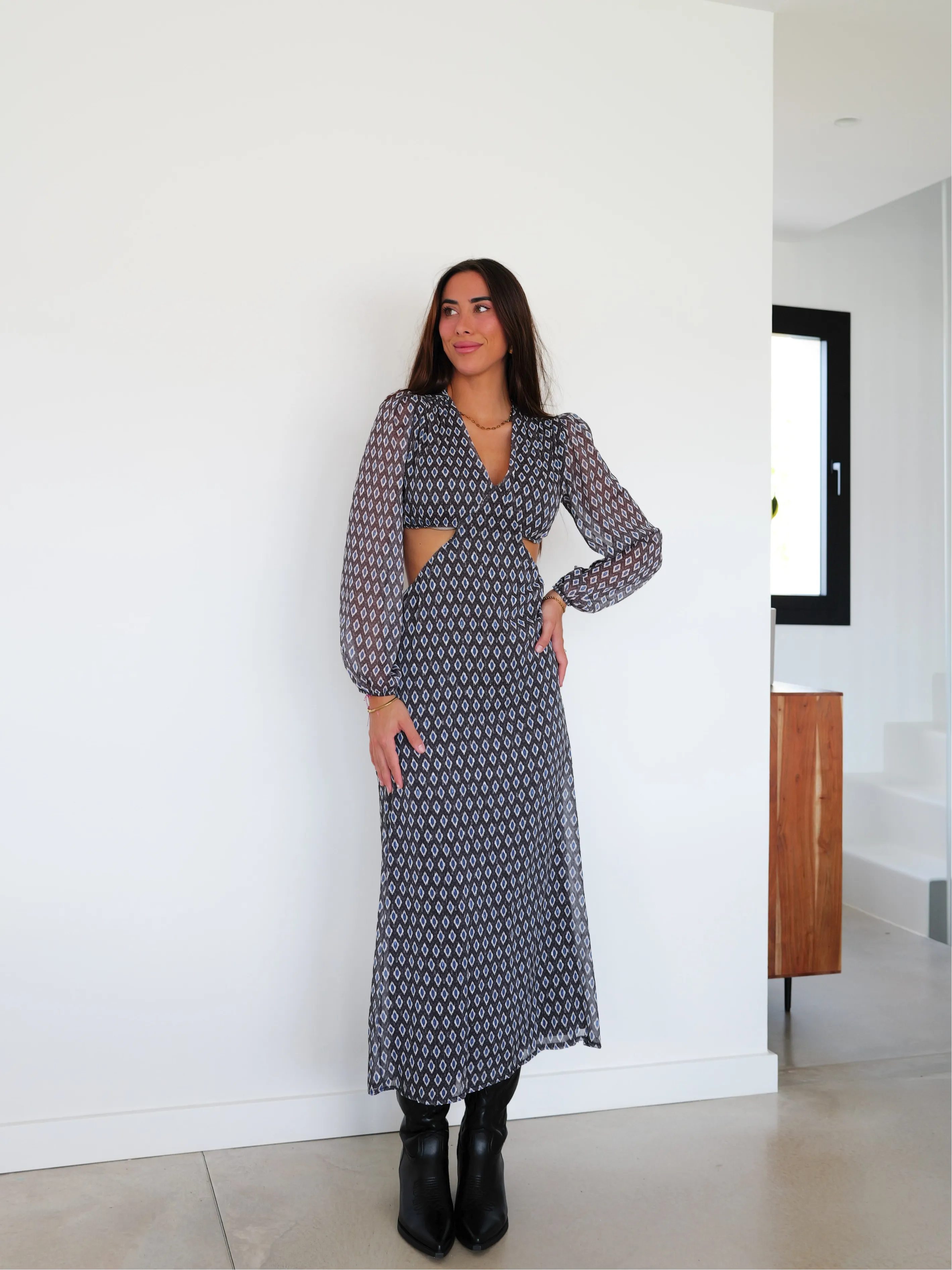 Vestido largo aberturas azul sold by Sorellas