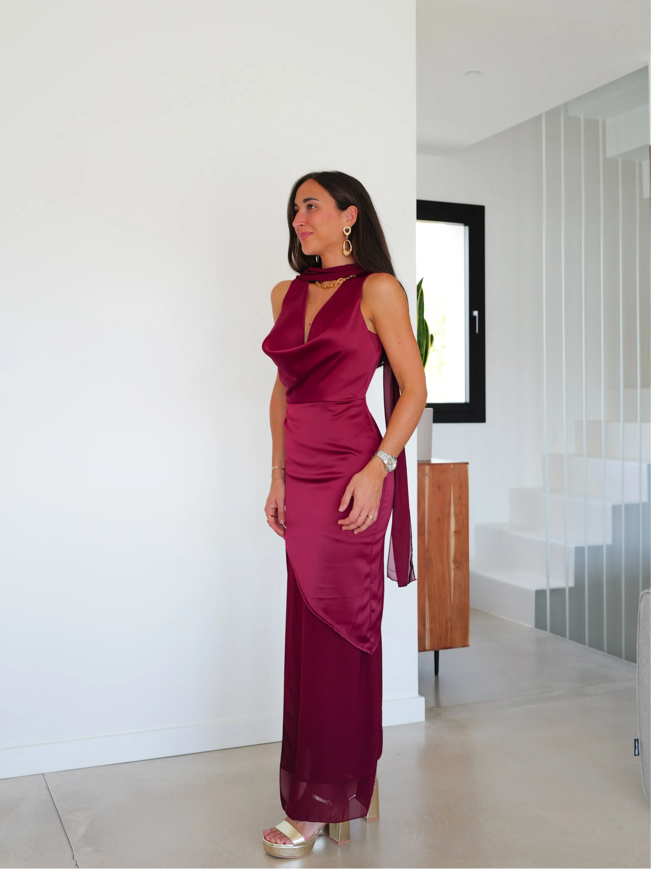 Vestido cascada choker burdeos sold by Sorellas