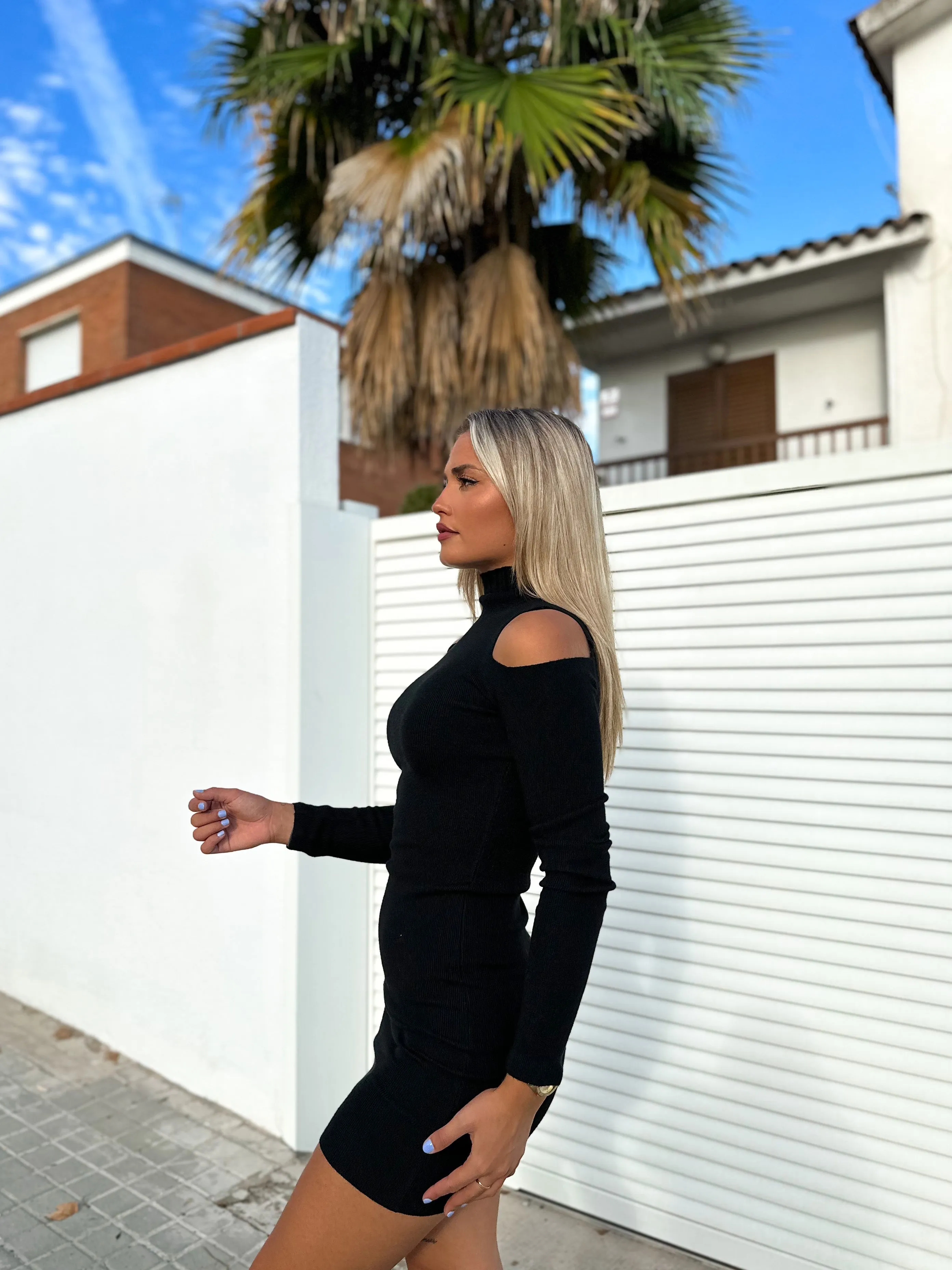 Vestido cuello perkins negro sold by Sorellas product image thumbnail 4