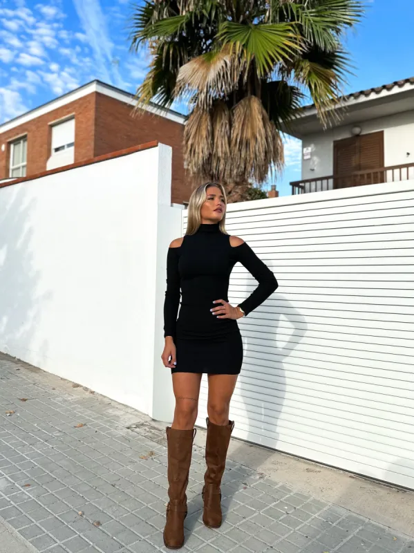Vestido cuello perkins negro sold by Sorellas