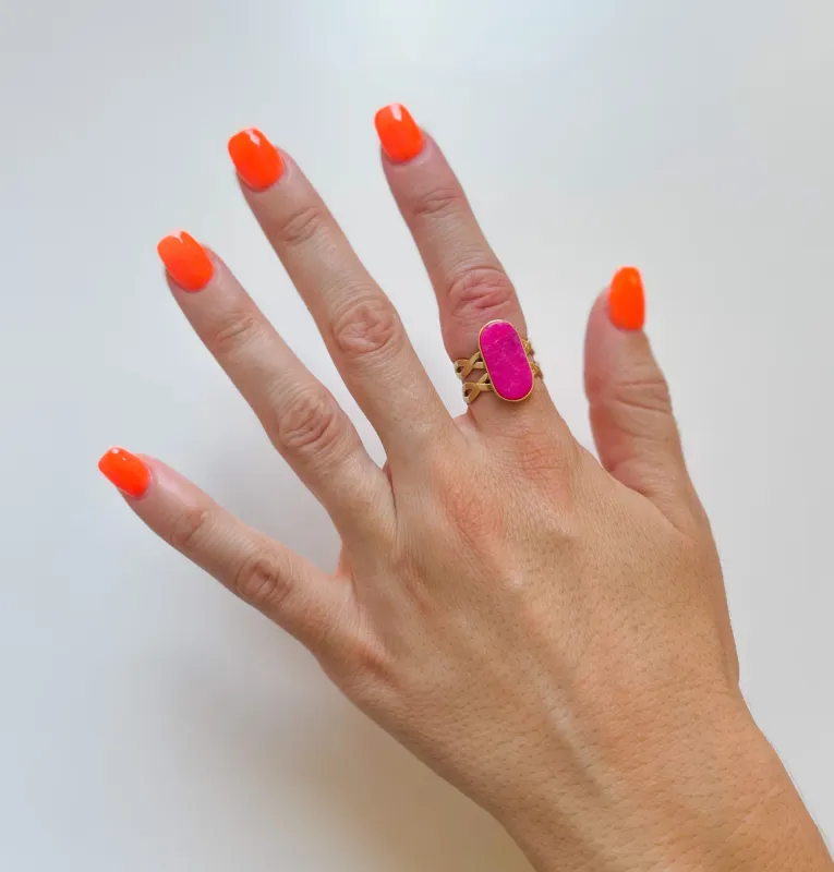 Anillo piedra fucsia sold by Sorellas