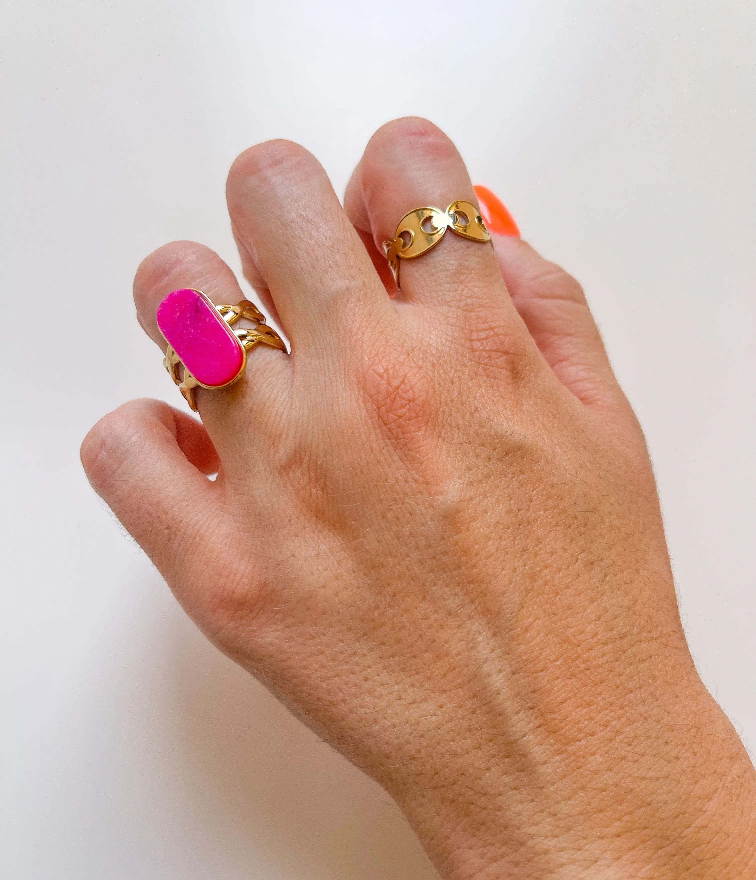 Anillo piedra fucsia sold by Sorellas product image thumbnail 2