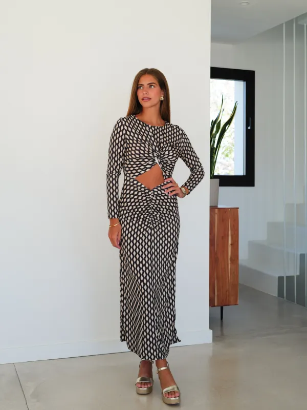 Vestido frunce abertura beige sold by Sorellas