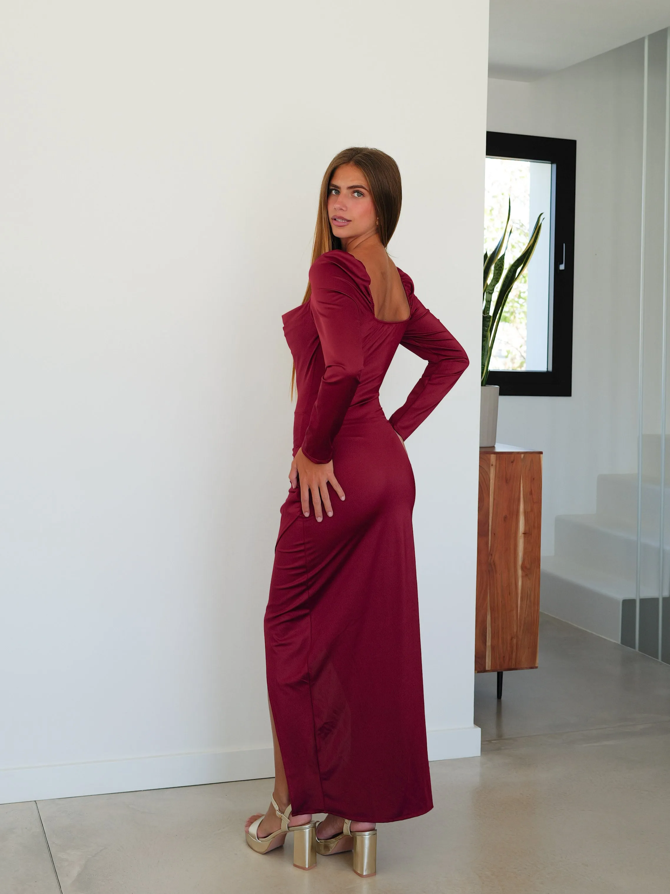 Vestido mangas drapeado burdeos sold by Sorellas product image thumbnail 4