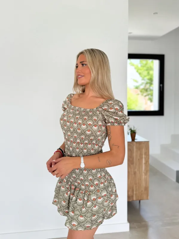 Vestido mini manguitos nido caqui sold by Sorellas