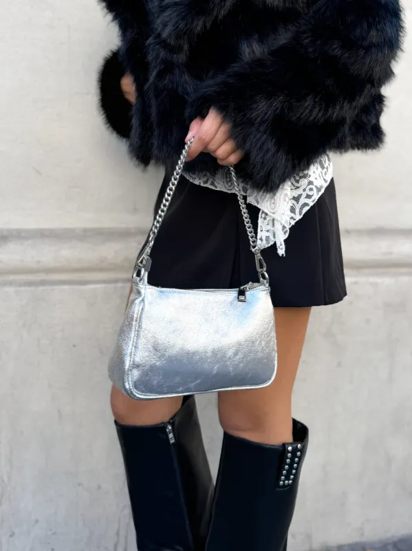 Bolso cadenas shoulder plata sold by Sorellas