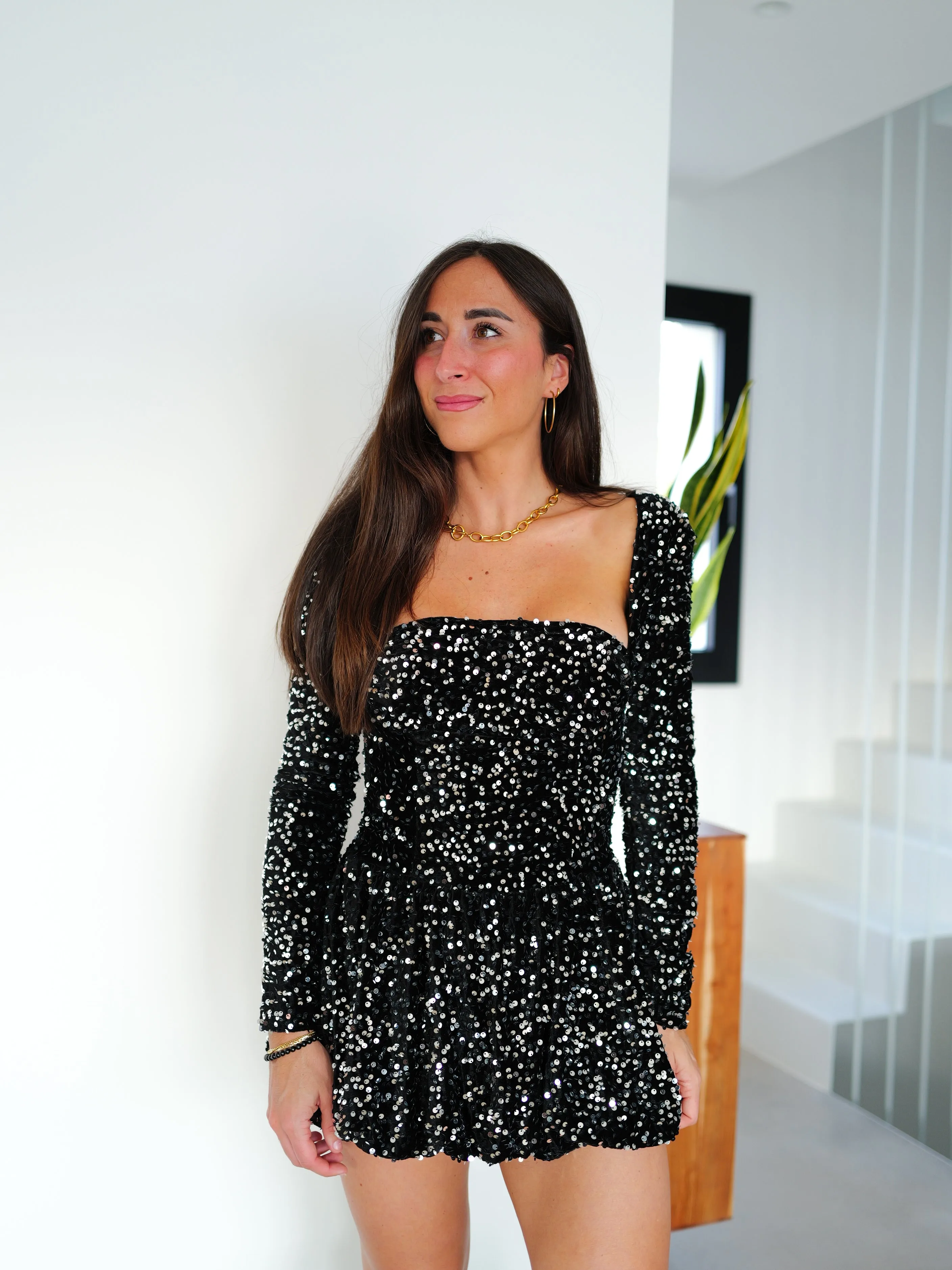 Vestido pomposo velvet lentejuela plata sold by Sorellas product image thumbnail 5