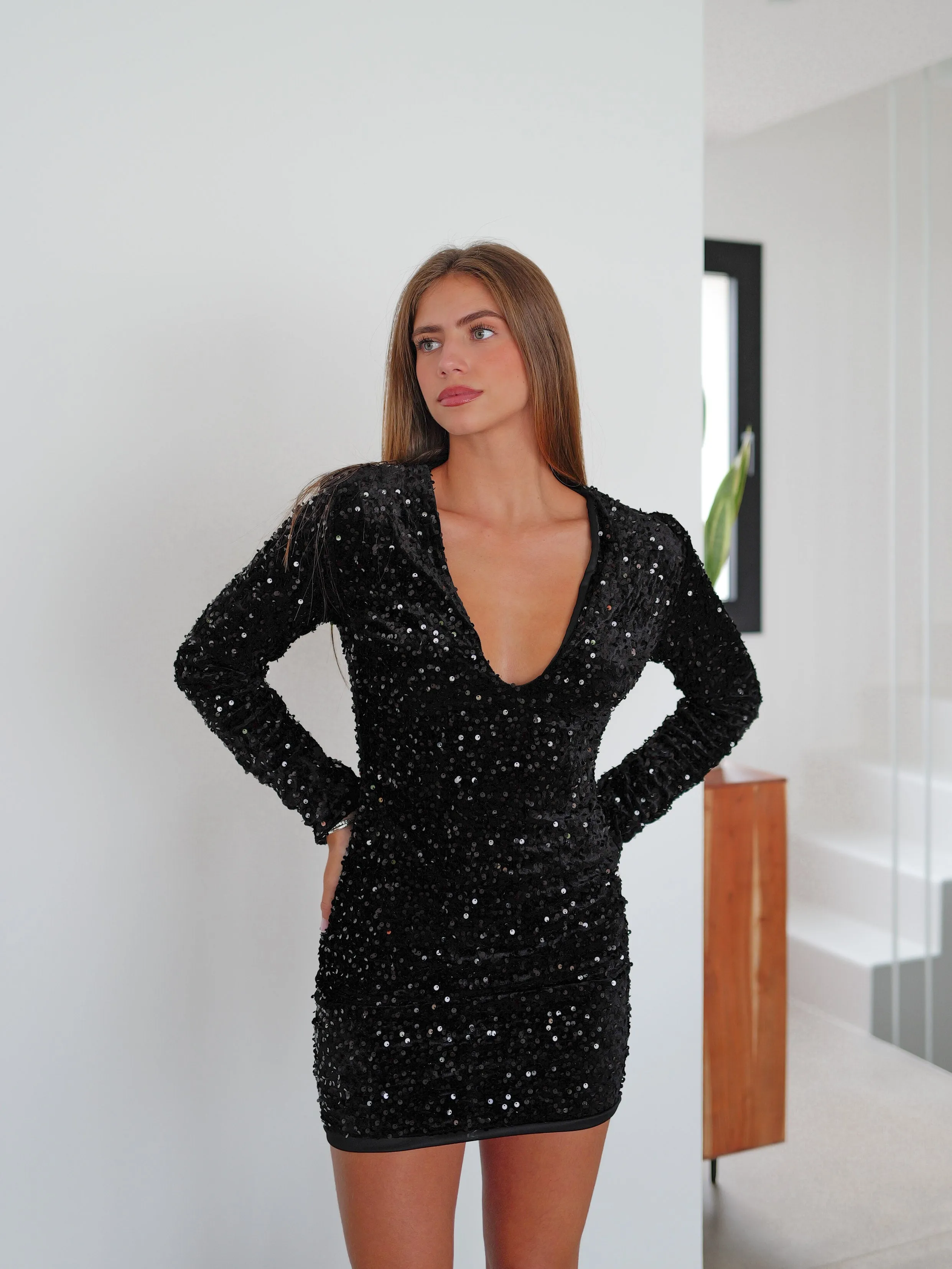 Vestido pico velvet glitter negro sold by Sorellas product image thumbnail 5