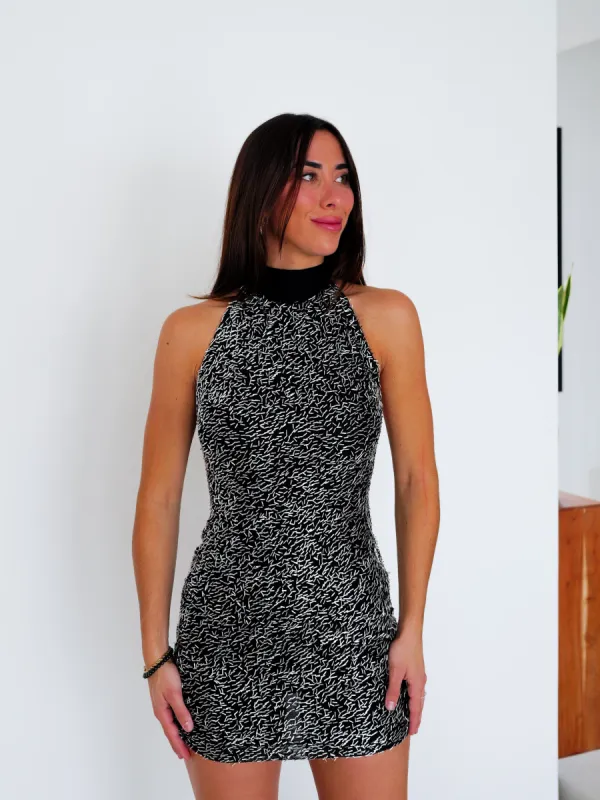 Vestido mini textura halter plata sold by Sorellas