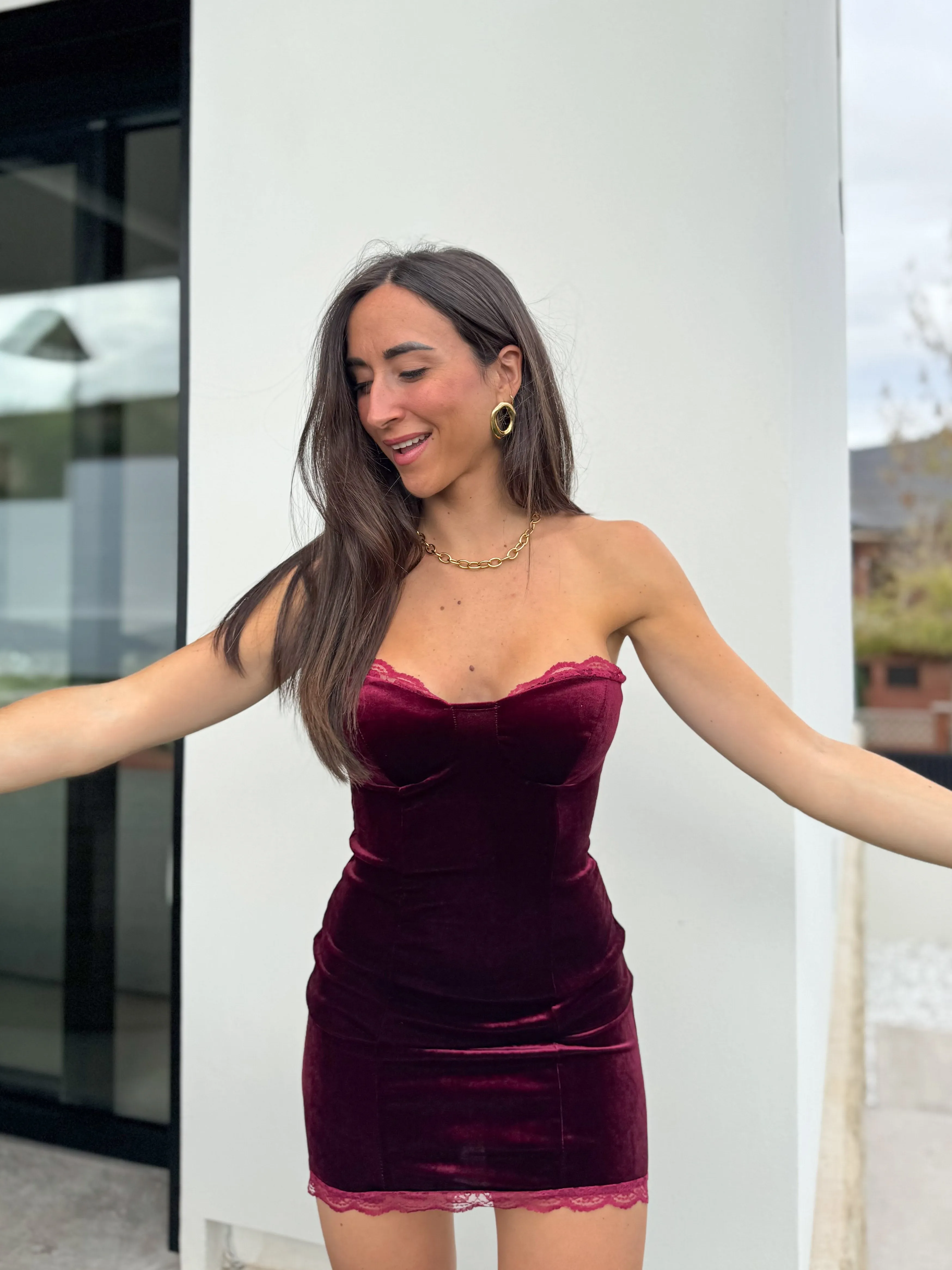 Vestido mini velvet encaje burdeos sold by Sorellas product image thumbnail 2