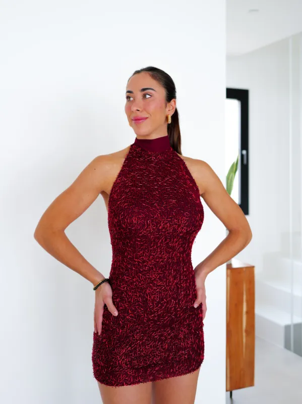 Vestido mini textura halter burdeos sold by Sorellas