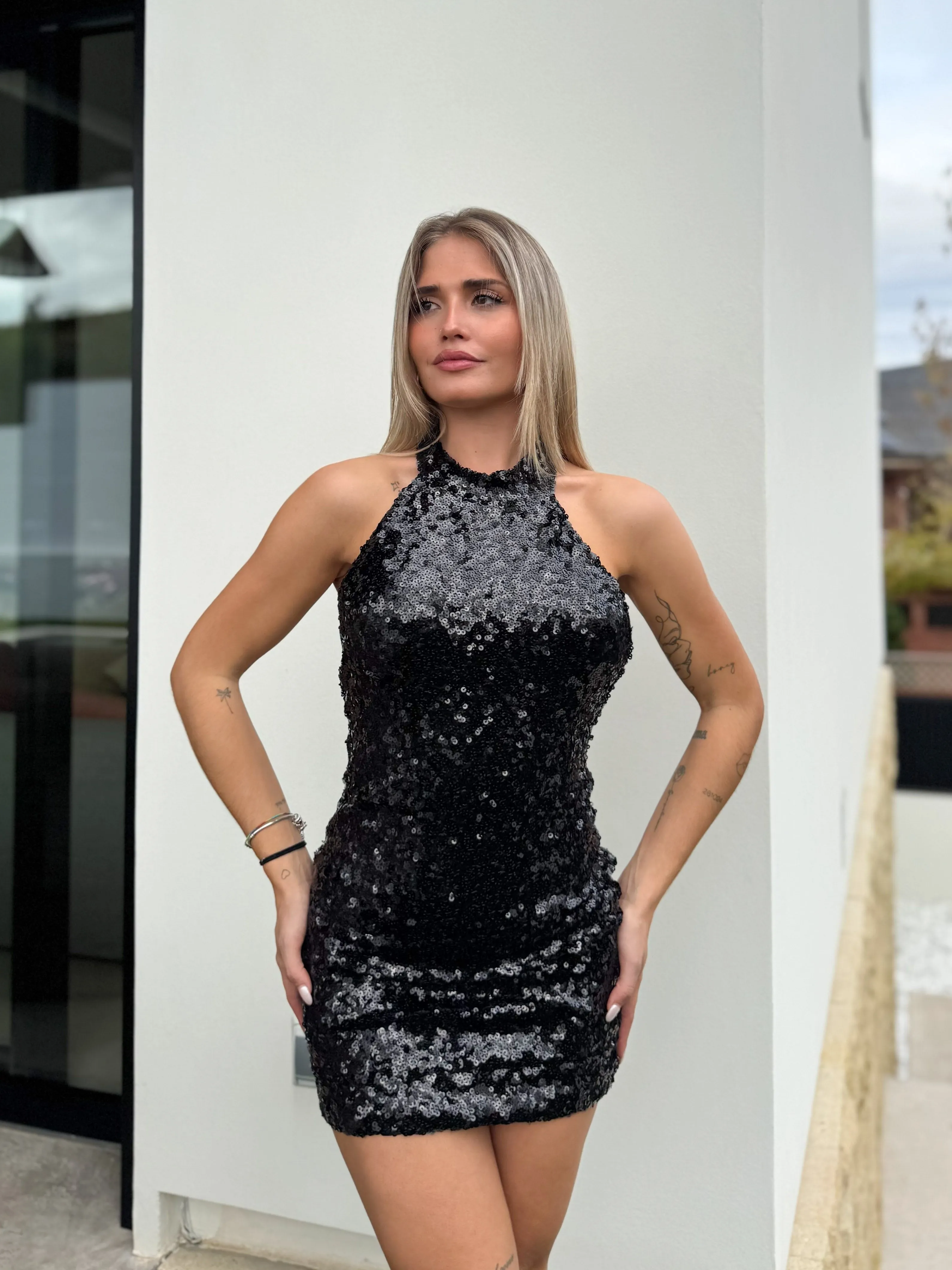 Vestido halter lentejuelas negro sold by Sorellas