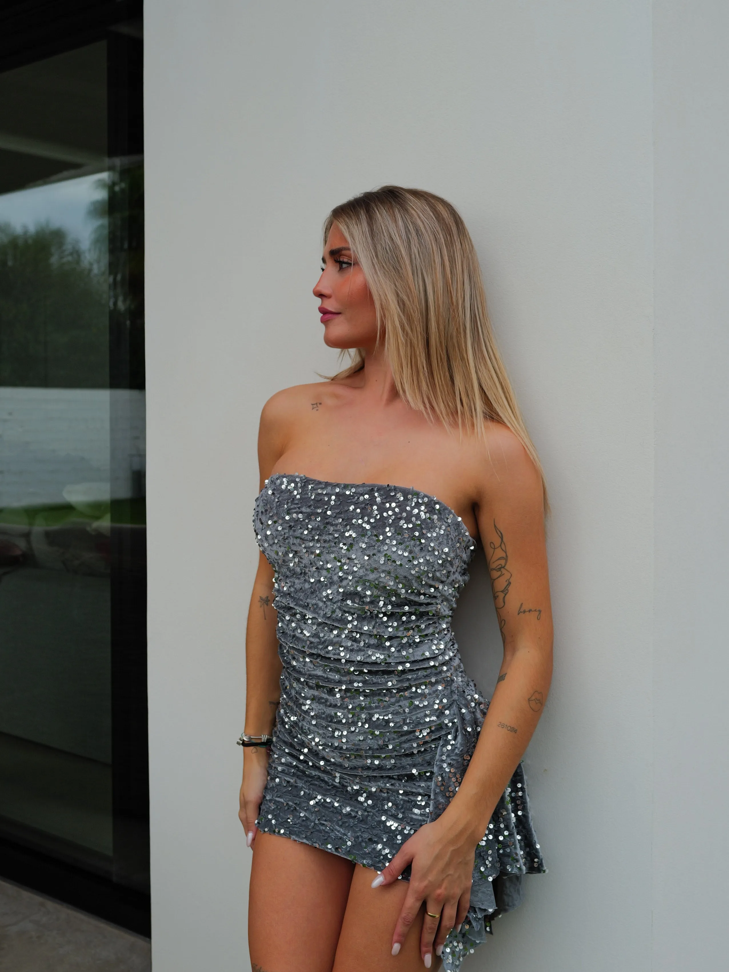 Vestido glitter volante velvet gris sold by Sorellas product image thumbnail 5