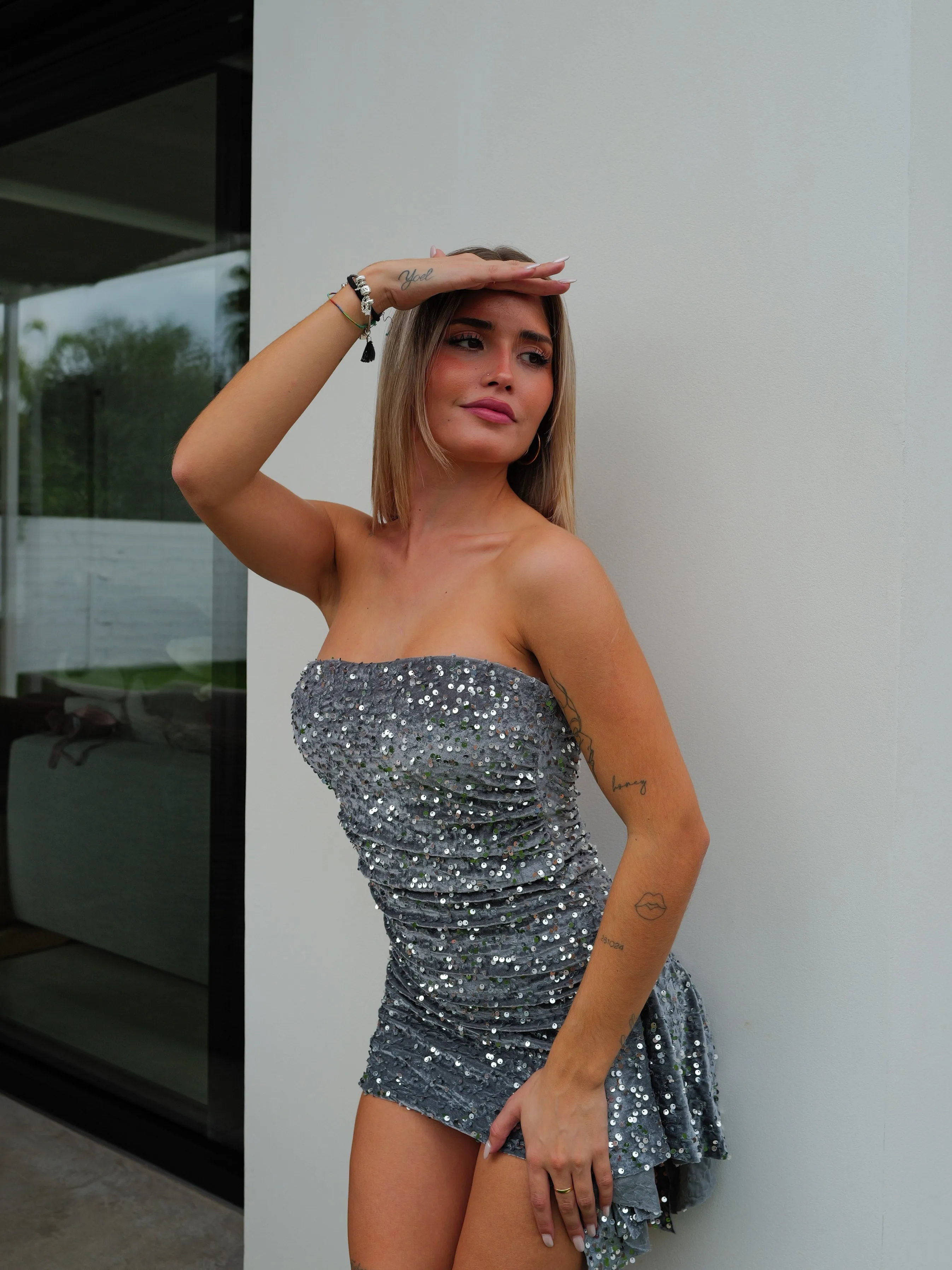 Vestido glitter volante velvet gris sold by Sorellas product image thumbnail 4