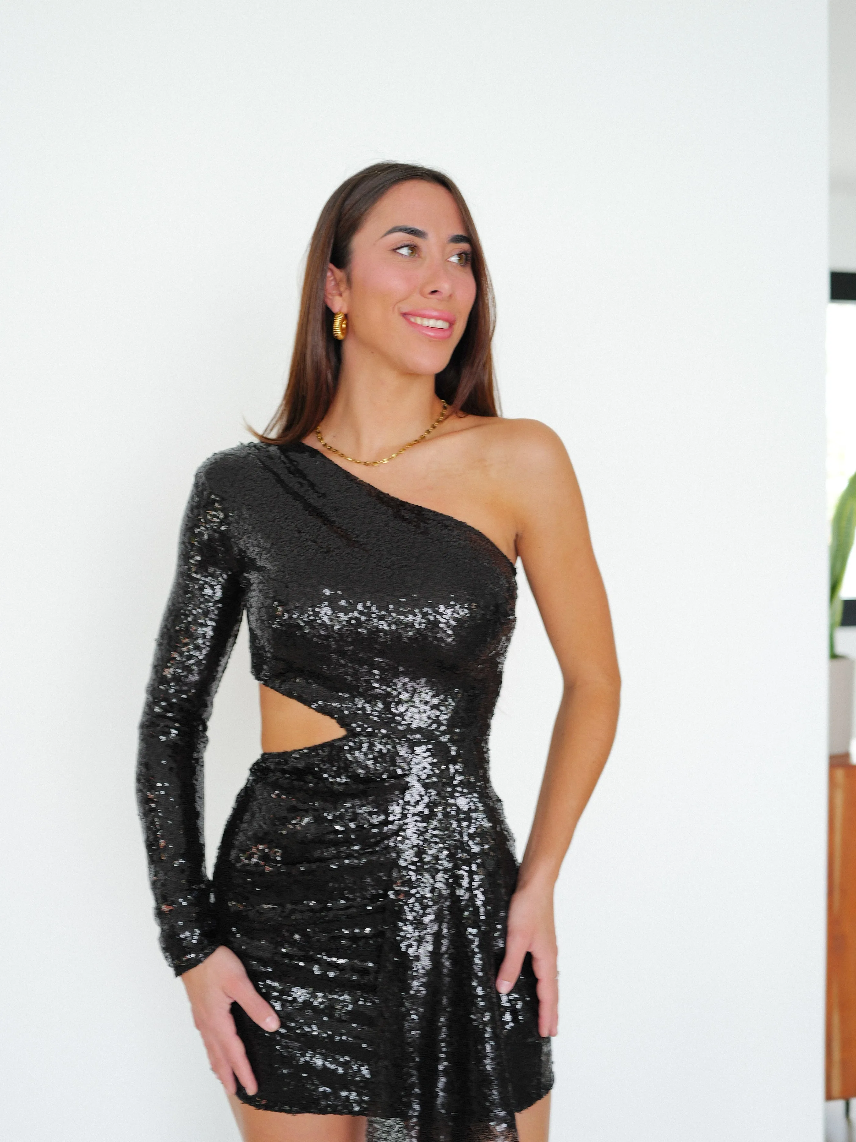 Vestido glitter asim volante negro sold by Sorellas product image thumbnail 2