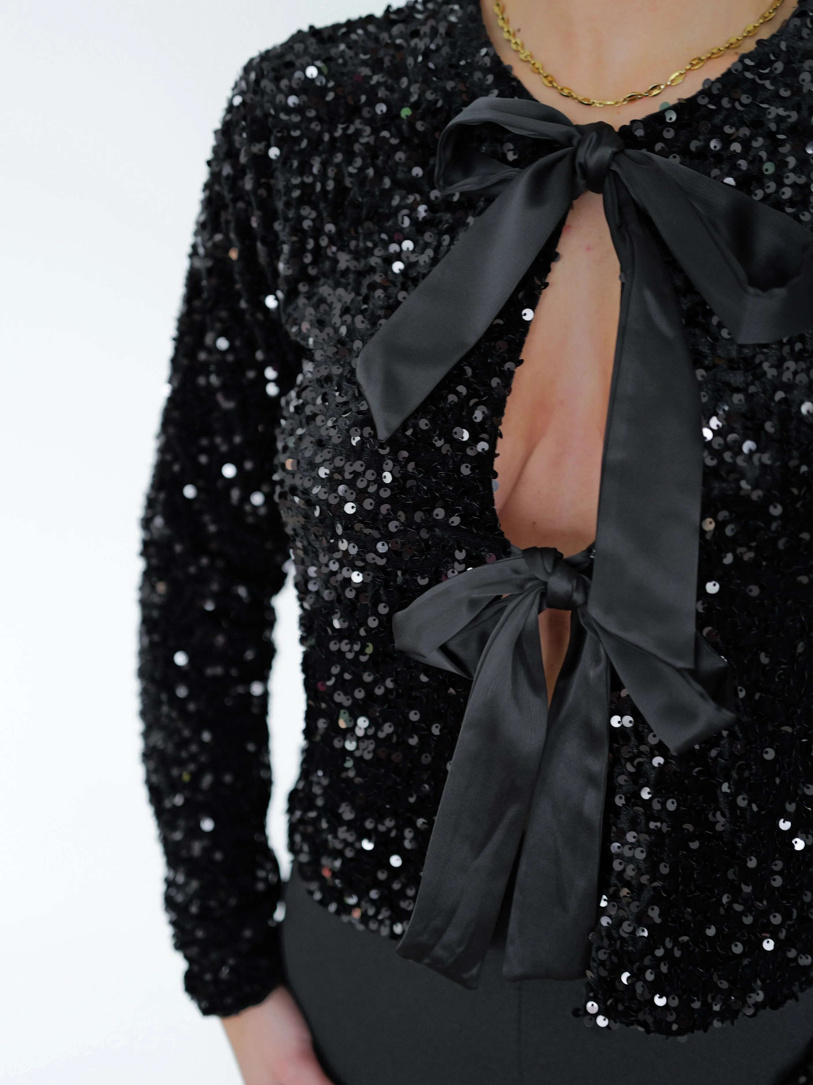 Torera lentejuelas velvet lazo negro sold by Sorellas product image thumbnail 5