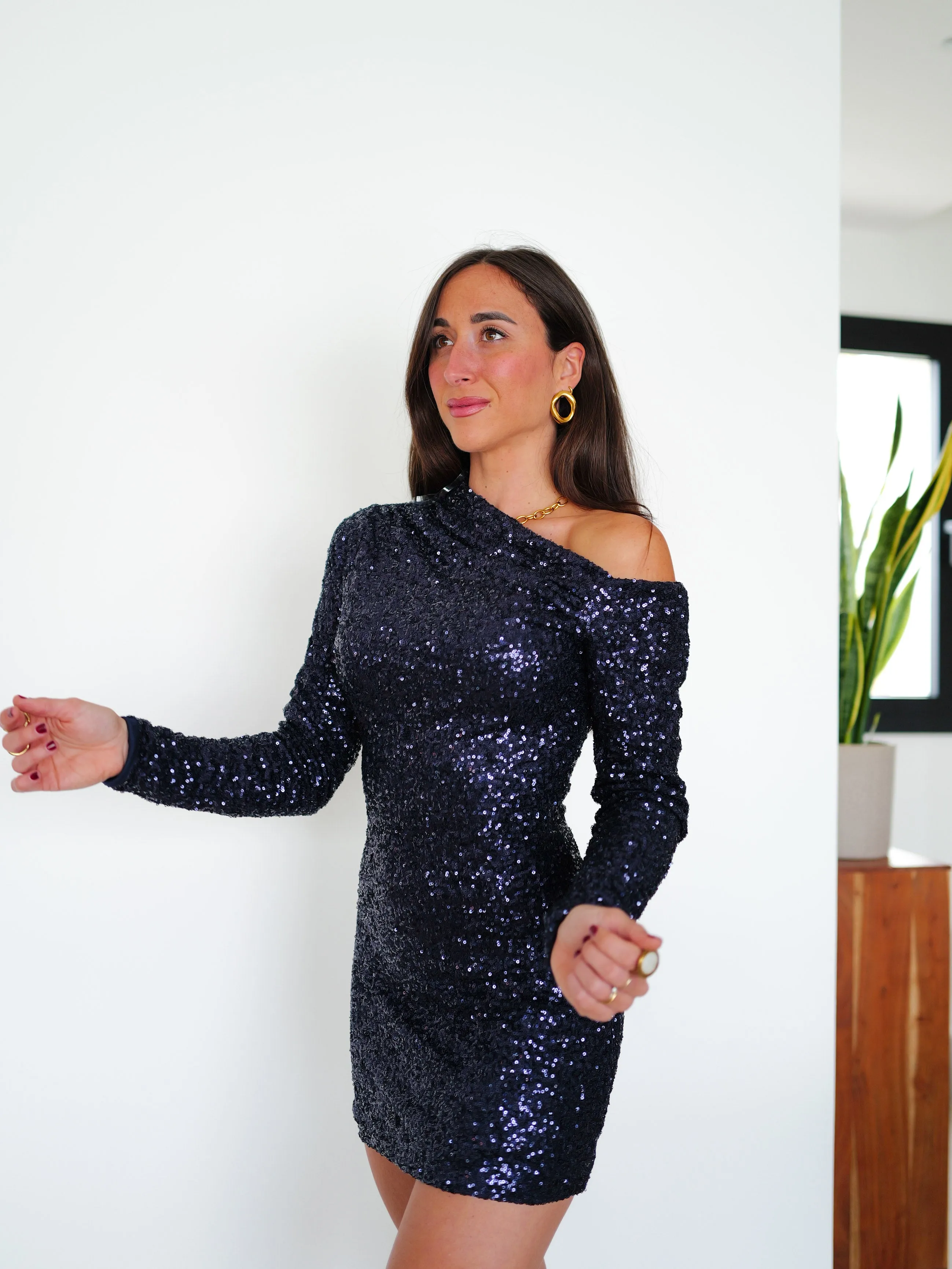 Vestido mini asimetrico glitter marino sold by Sorellas product image thumbnail 2