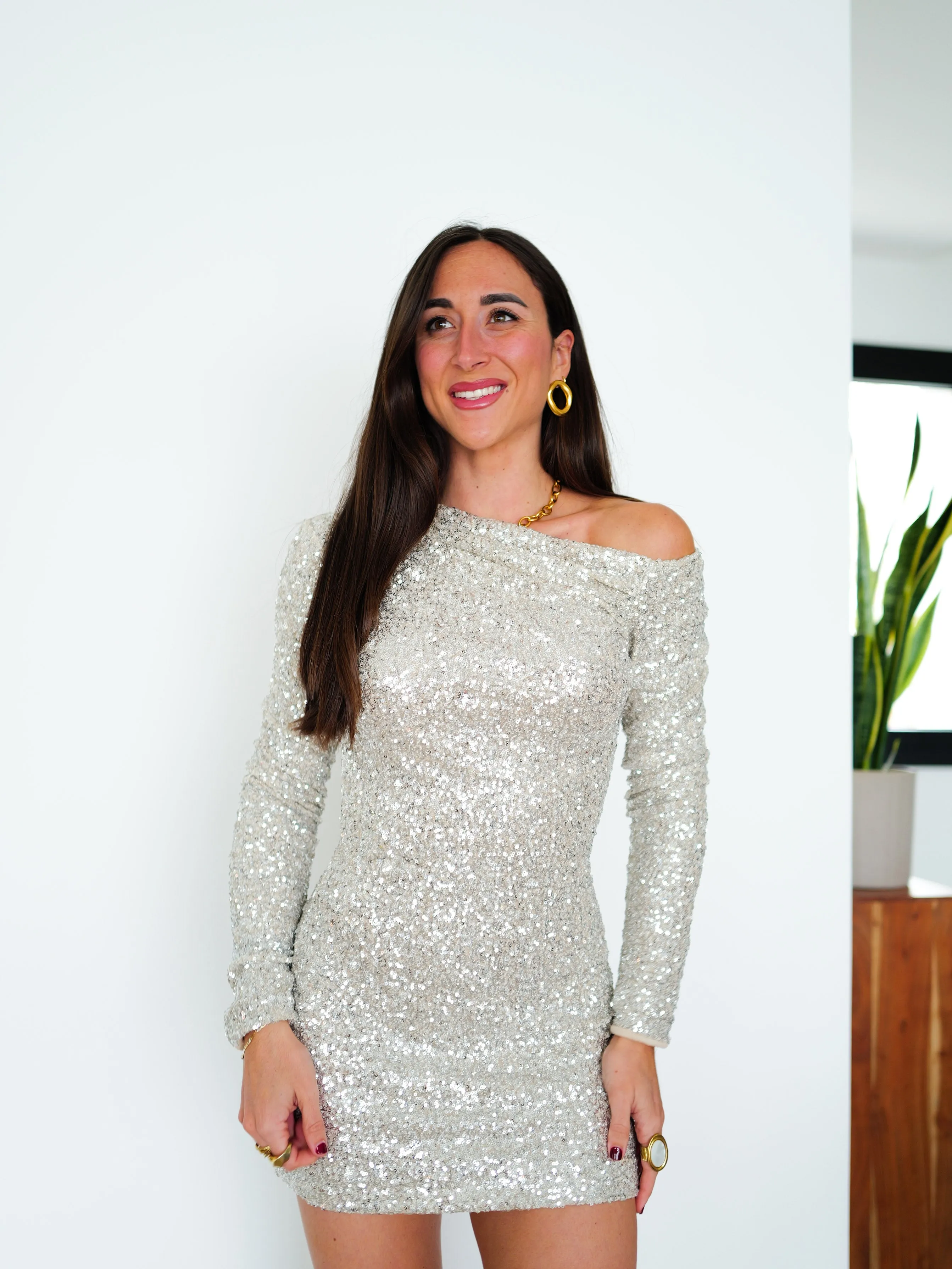 Vestido mini asimetrico glitter beige sold by Sorellas