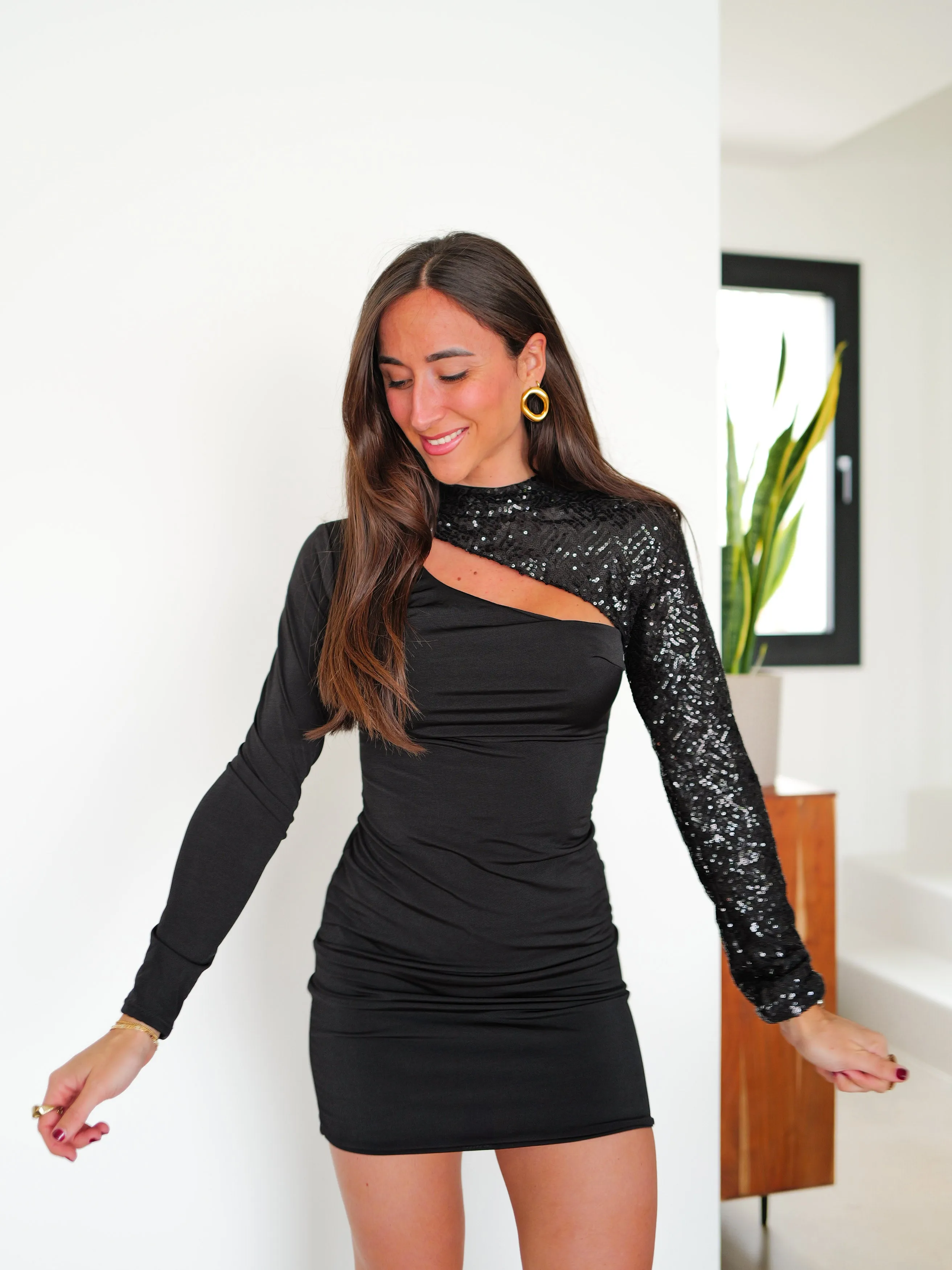 Vestido asim liso manga lentejuelas negro sold by Sorellas