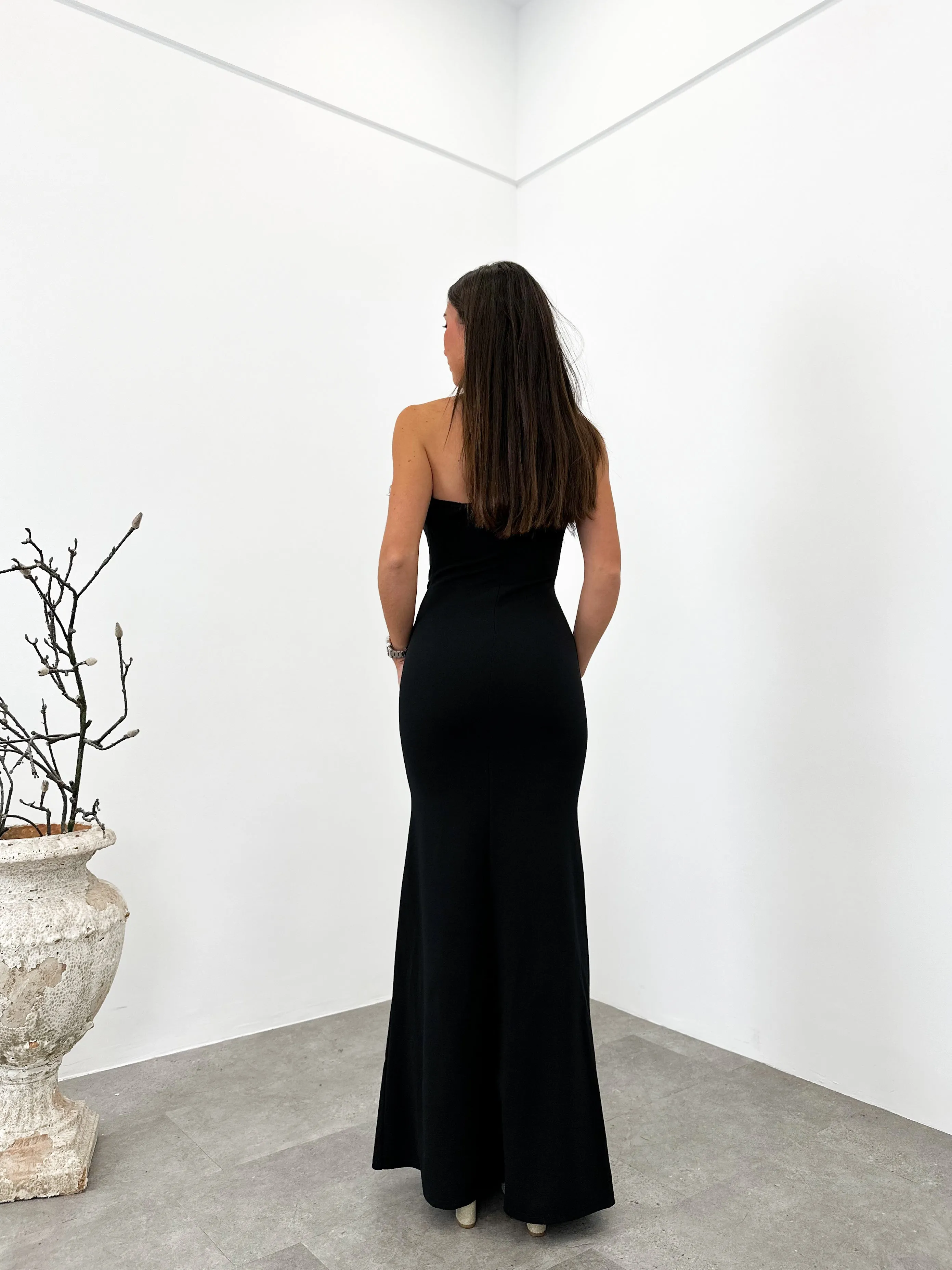 Vestido largo crepe plumas negro sold by Sorellas product image thumbnail 4