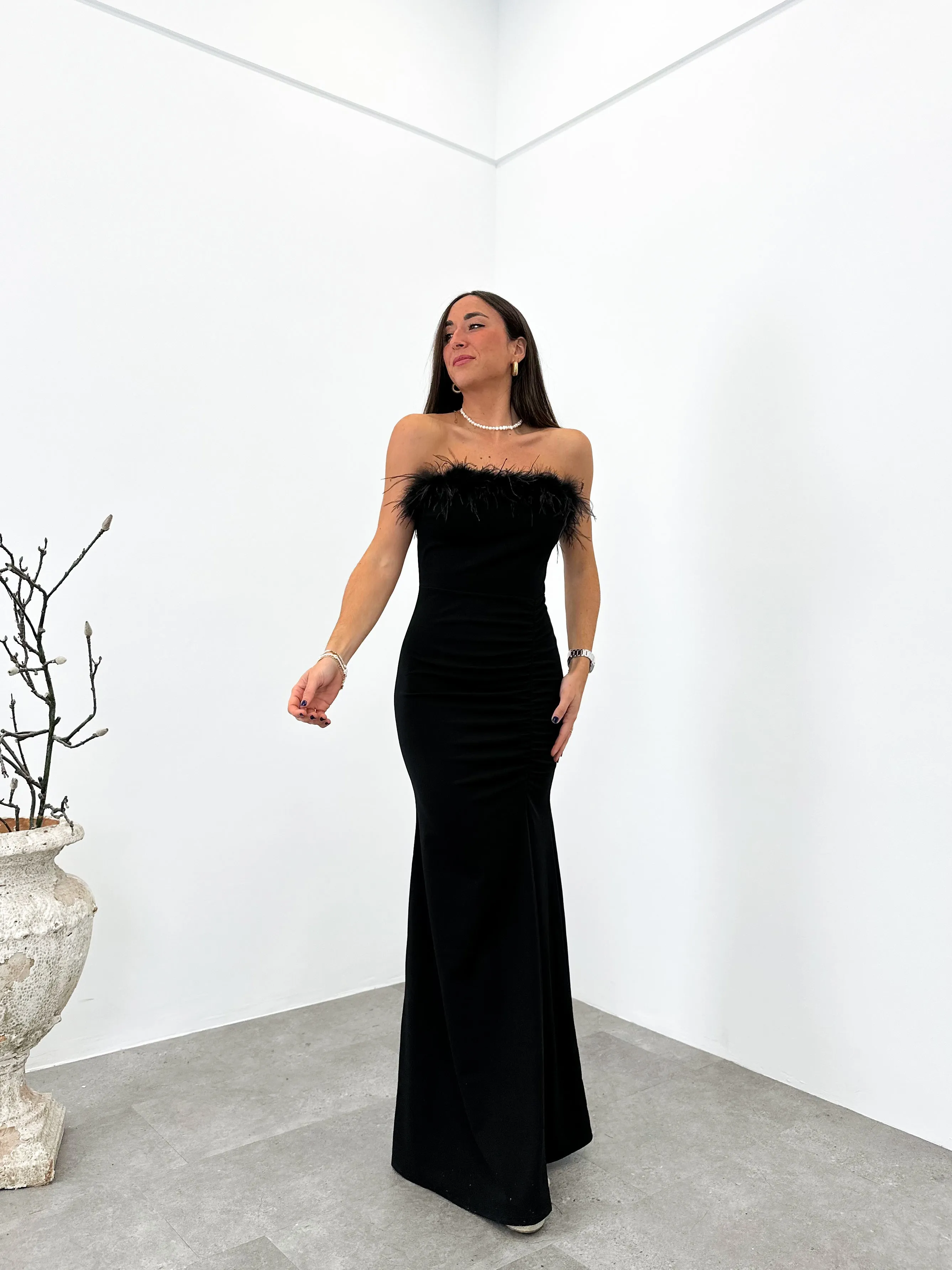 Vestido largo crepe plumas negro sold by Sorellas product image thumbnail 5