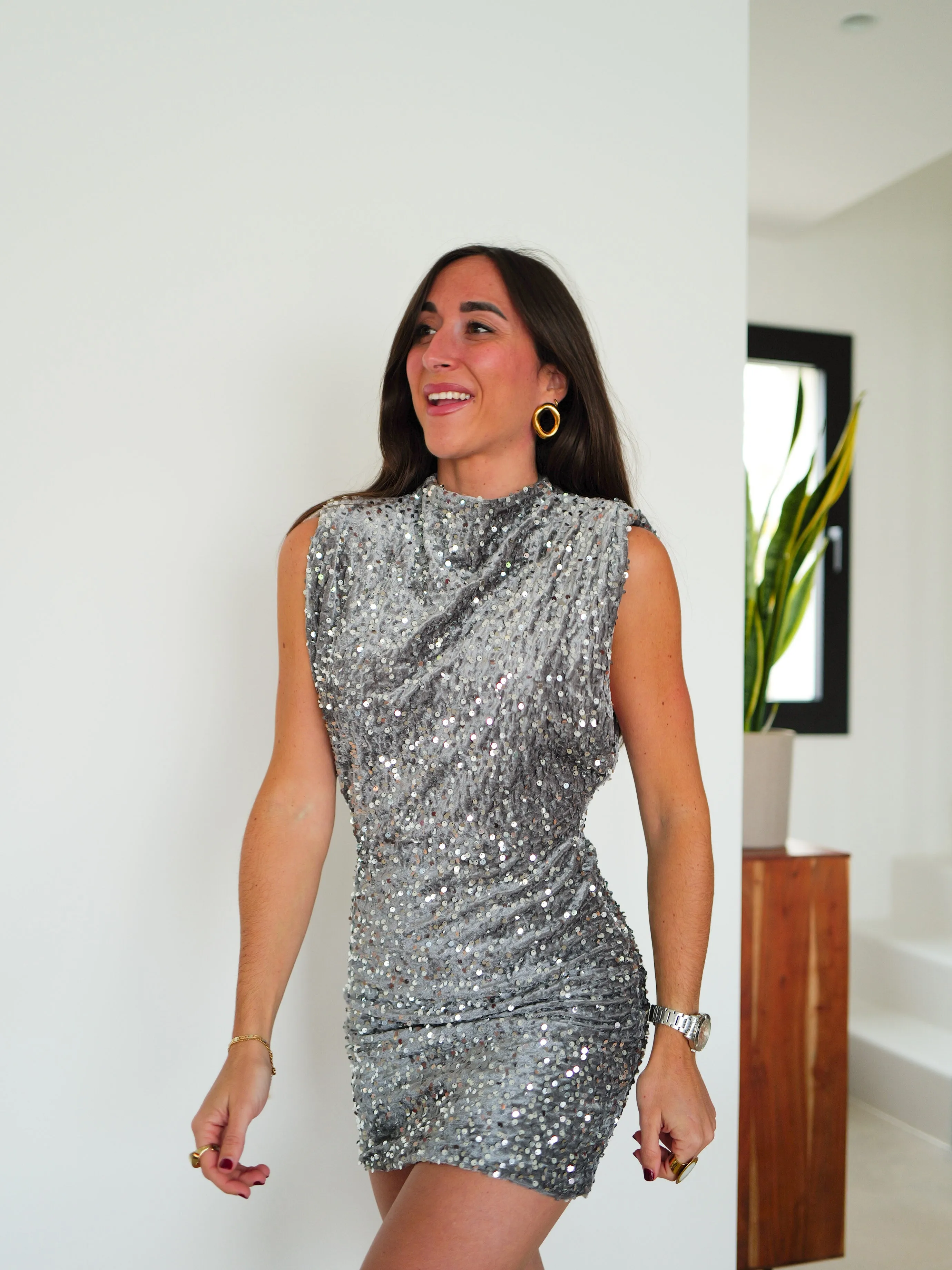 Vestido mini hombreras velvet lentejuelas gris sold by Sorellas product image thumbnail 4