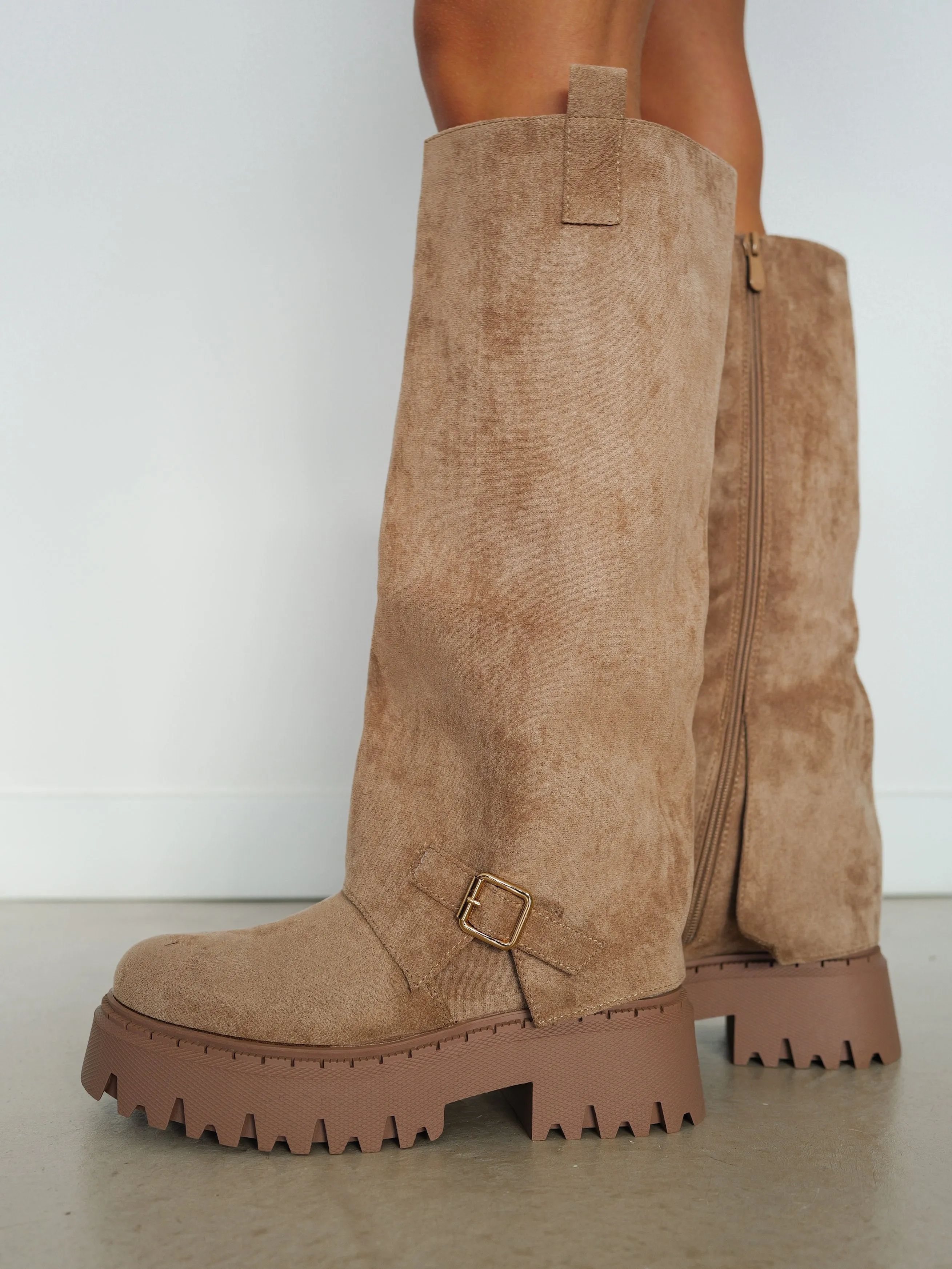 Bota ante track solapa beige sold by Sorellas product image thumbnail 4