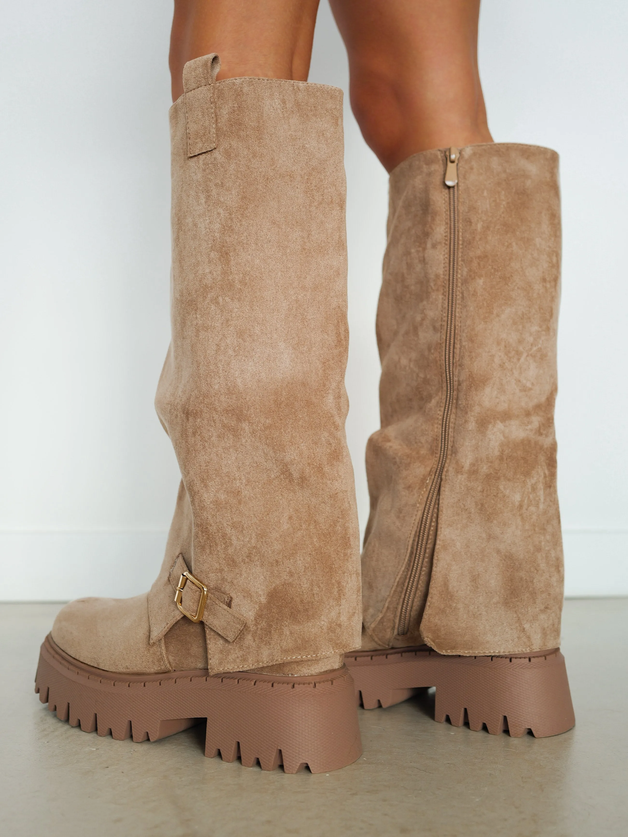 Bota ante track solapa beige sold by Sorellas product image thumbnail 2