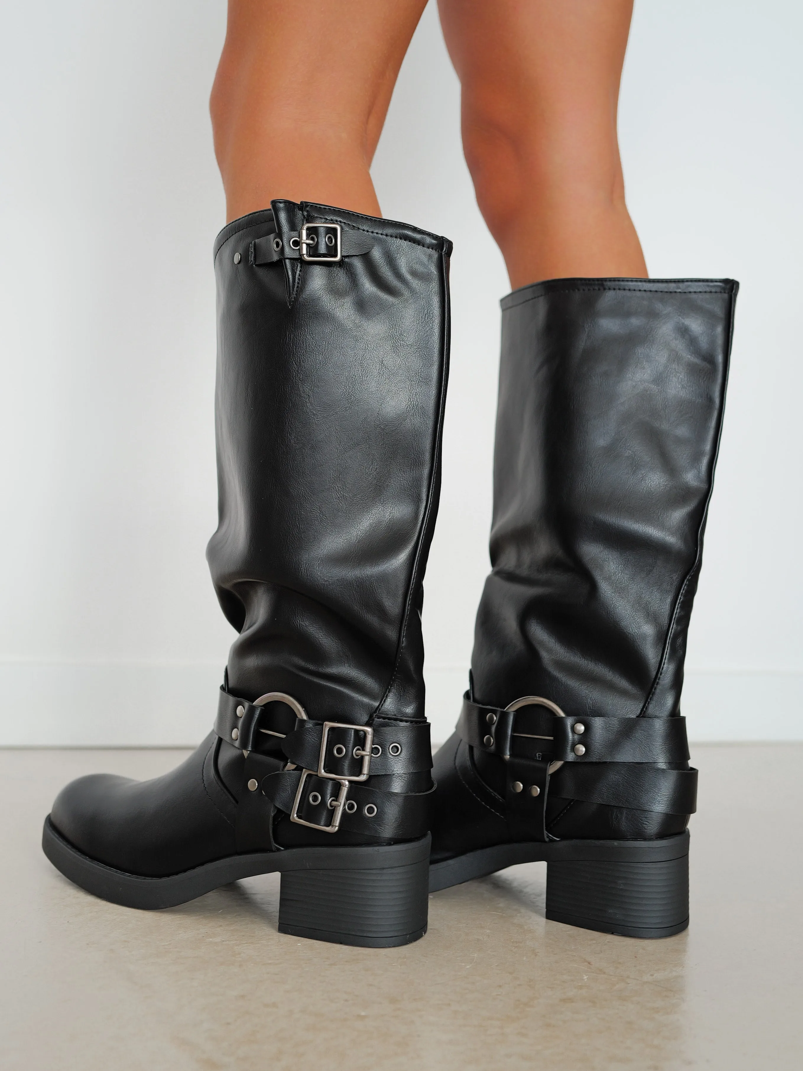 Bota track hebillas negra sold by Sorellas product image thumbnail 2